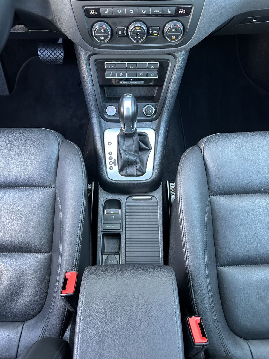 Fahrzeugabbildung Volkswagen Sharan 1.4 TSI DSG 7-Sitzer HL NAV+XEN+AHK+PANO