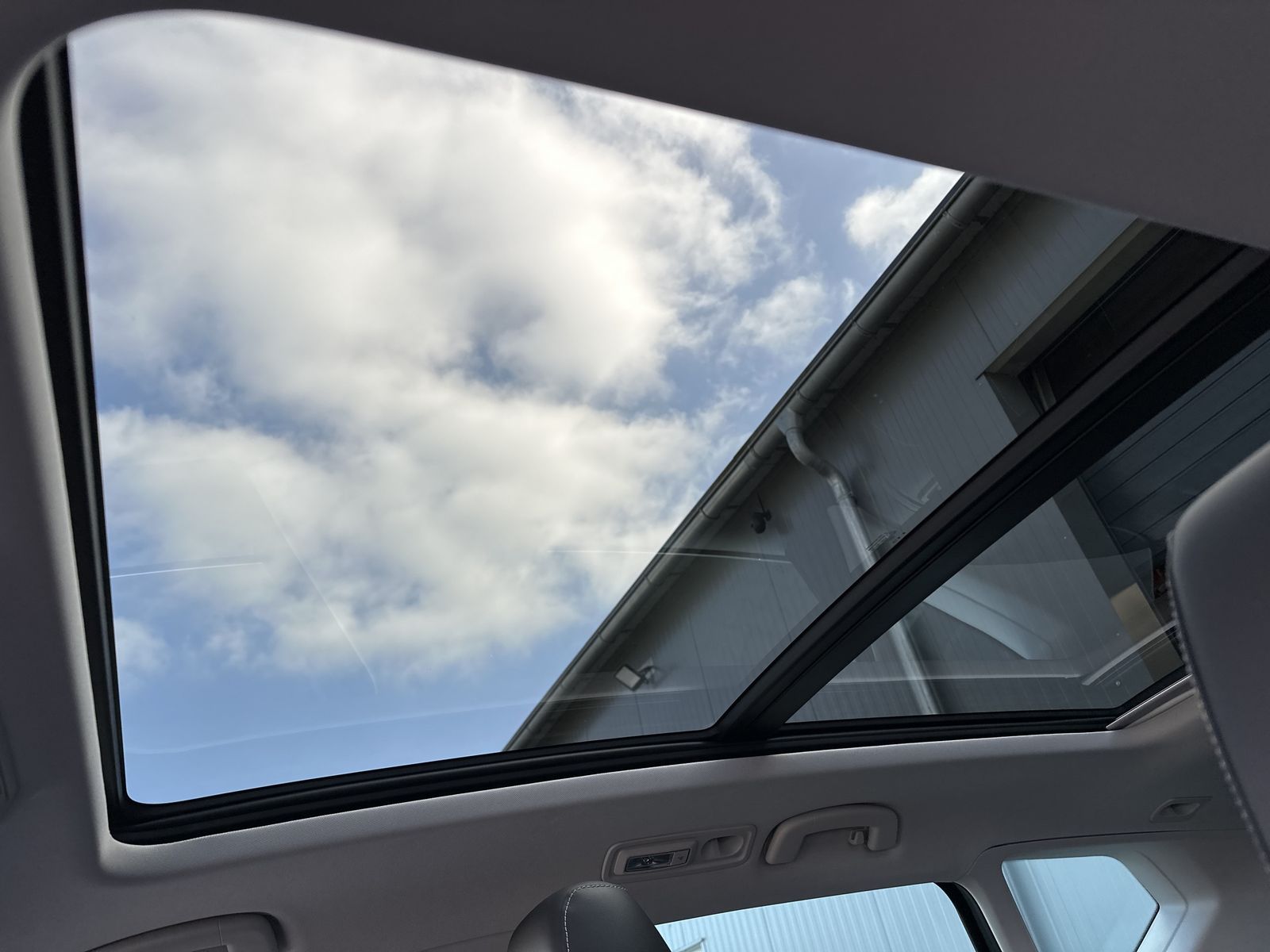 Fahrzeugabbildung SEAT Ateca 2.0 TDI DSG Xp NAV+LED+AHK+PANO+360°+ACC
