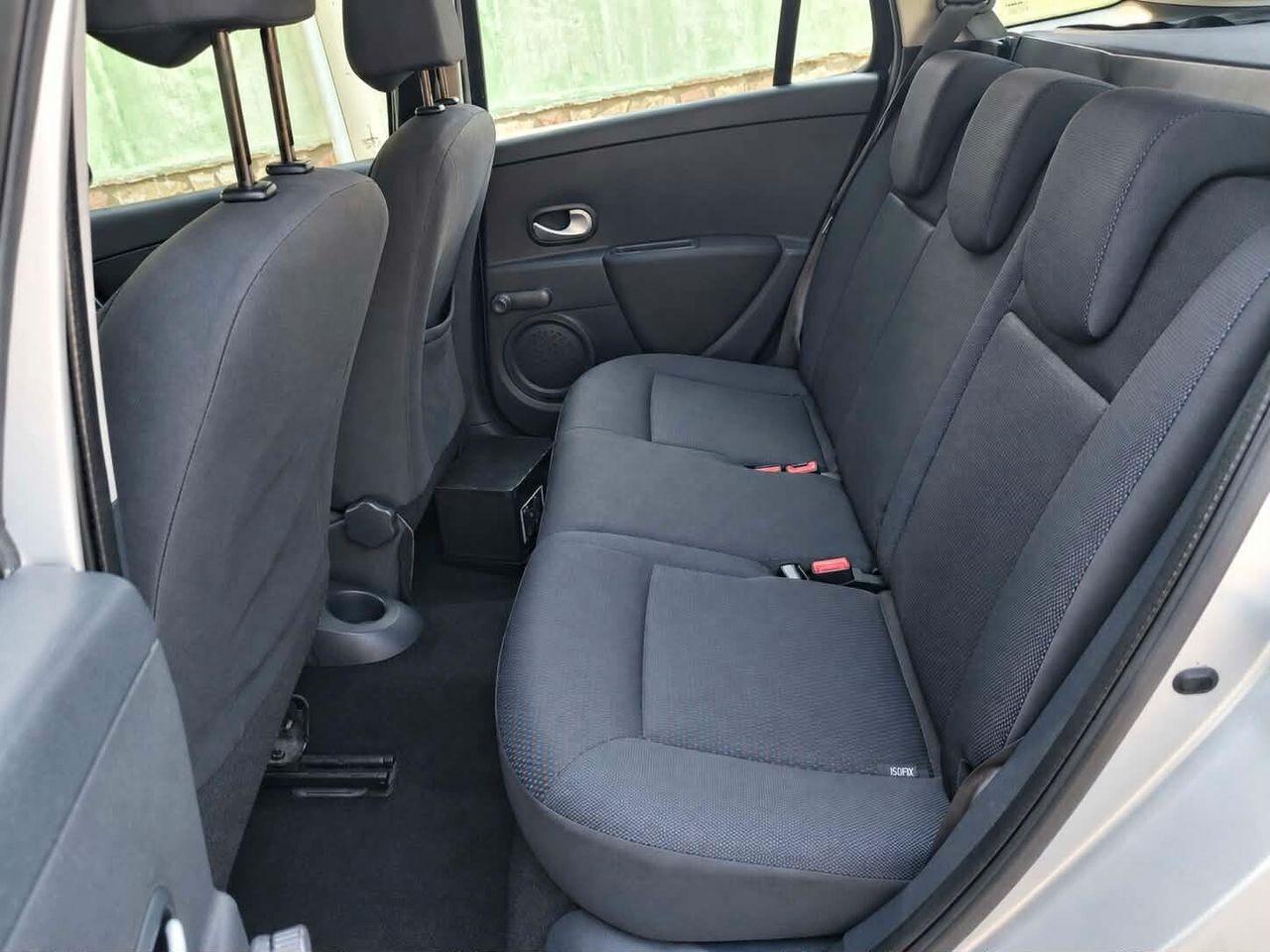 Renault Clio 2009 — photo 12