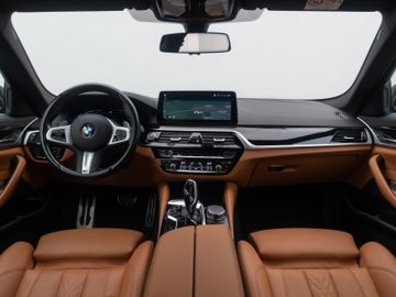 Fahrzeugabbildung BMW 520d xD Tour M Sport HI-FI M Sportfahrwerk
