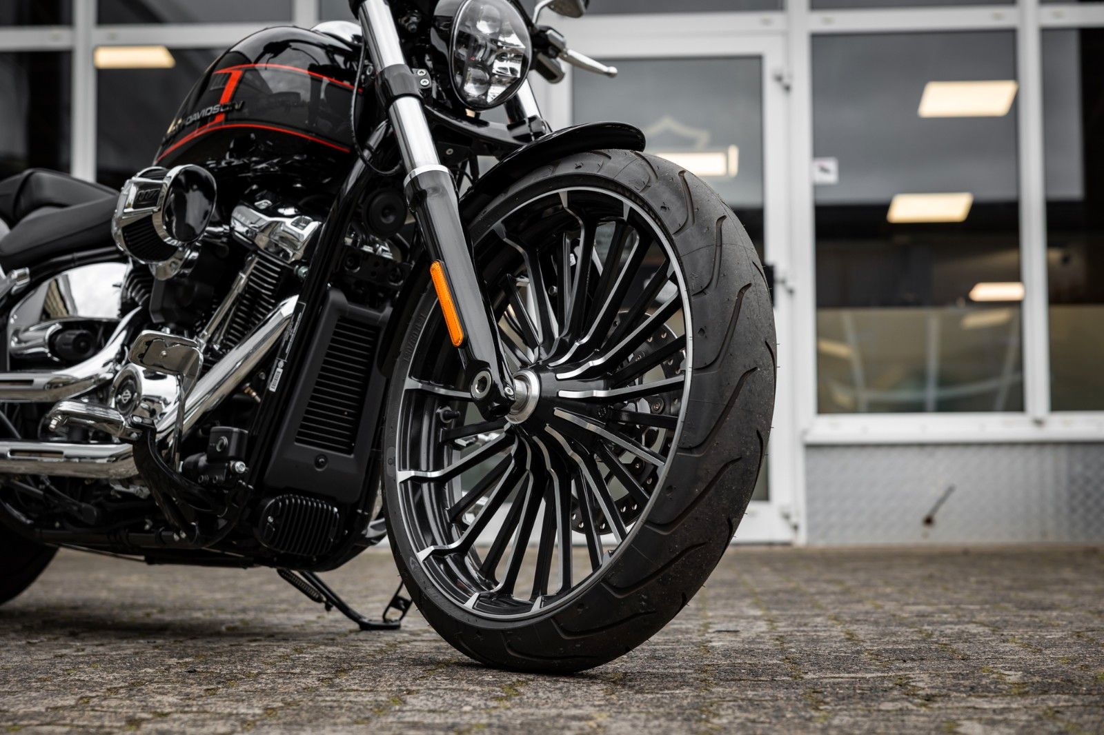 Fahrzeugabbildung Harley-Davidson FXBR Breakout 117 cui MY24 - JEKILL & HYDE