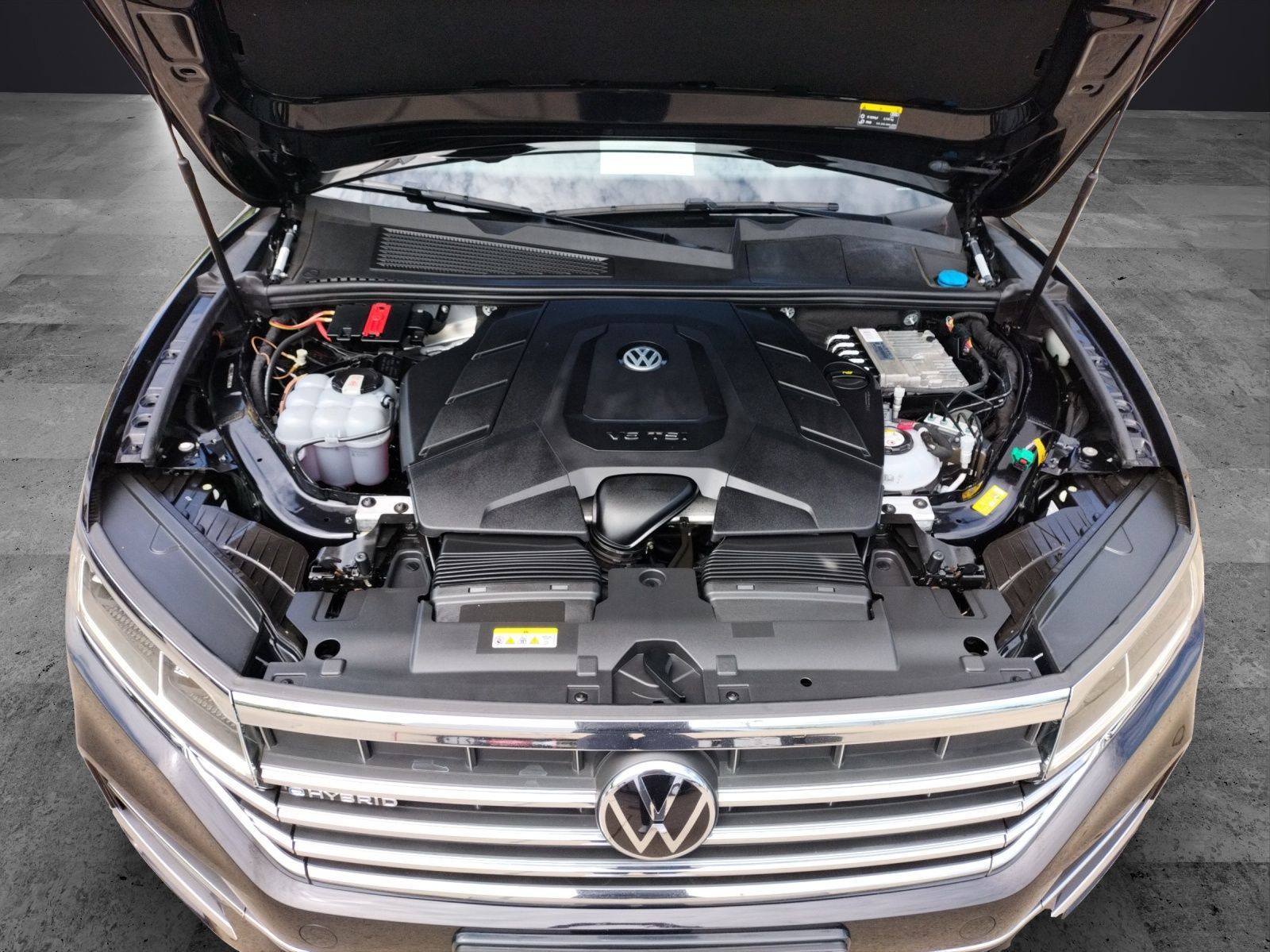 Fahrzeugabbildung Volkswagen Touareg Elegance 4M eHybrid LED PANO AHK SHZ PDC
