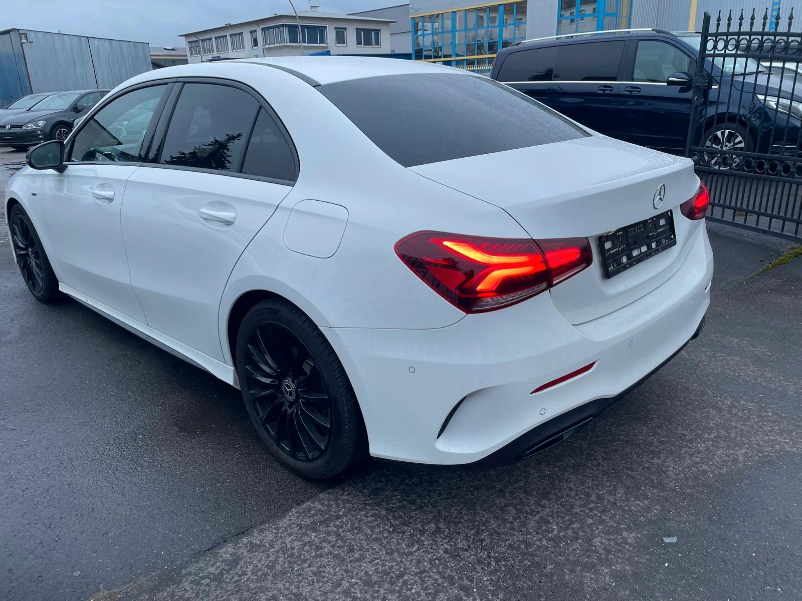 Mercedes-Benz A200d*AMG*NightPaket*Widescreen*Ambiente*