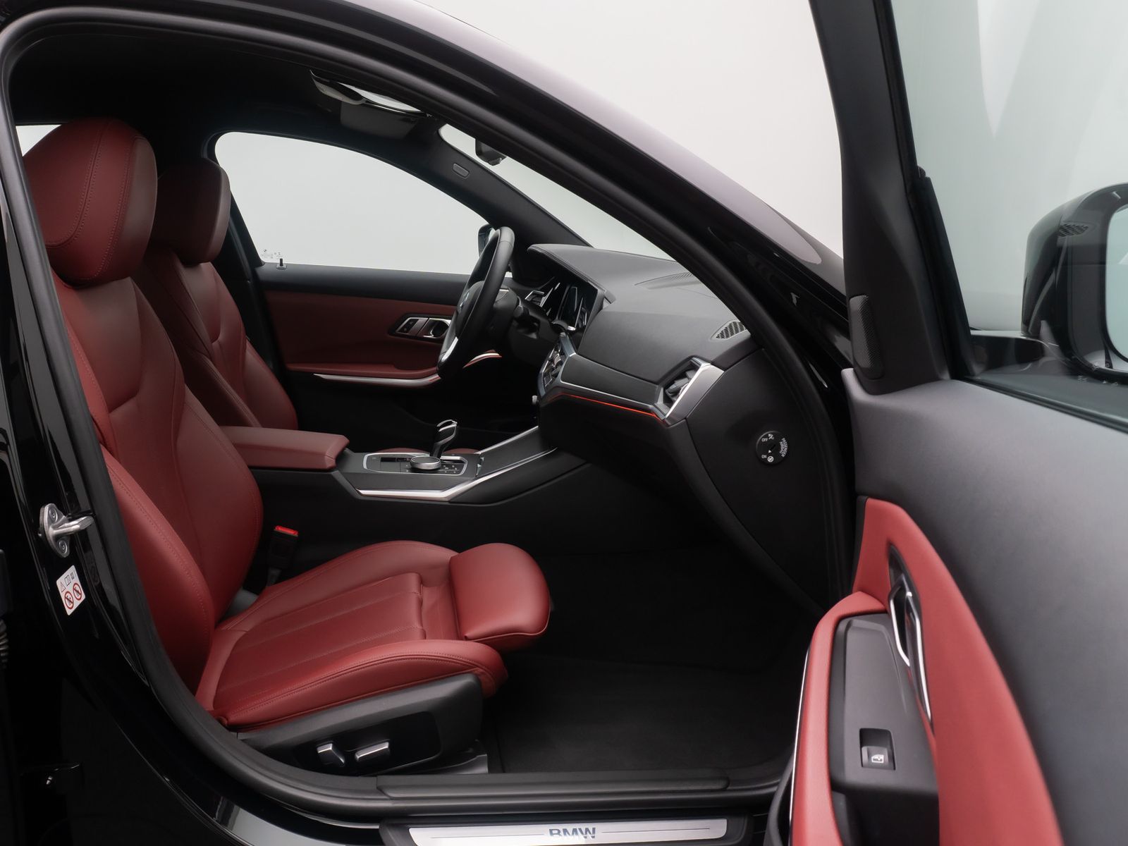 Fahrzeugabbildung BMW 330e LuxuryLine Kamera Laser HUD DAB HiFi Komfor