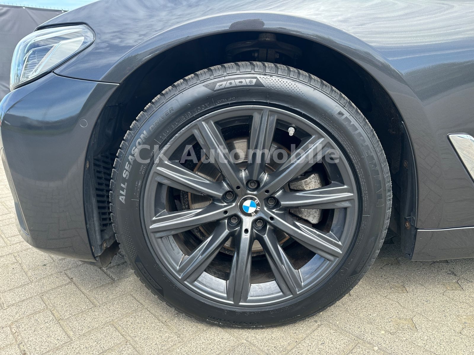 Fahrzeugabbildung BMW 520d Touring/Navi/Leder/Head-Up/Kamera/LED/ACC