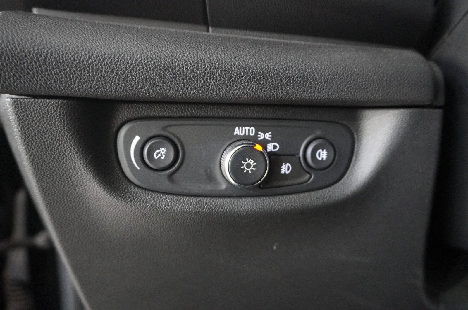 Fahrzeugabbildung Opel Insignia B ST 2.0D ULTIMATE NAVI/LED/KAMERA/AHK