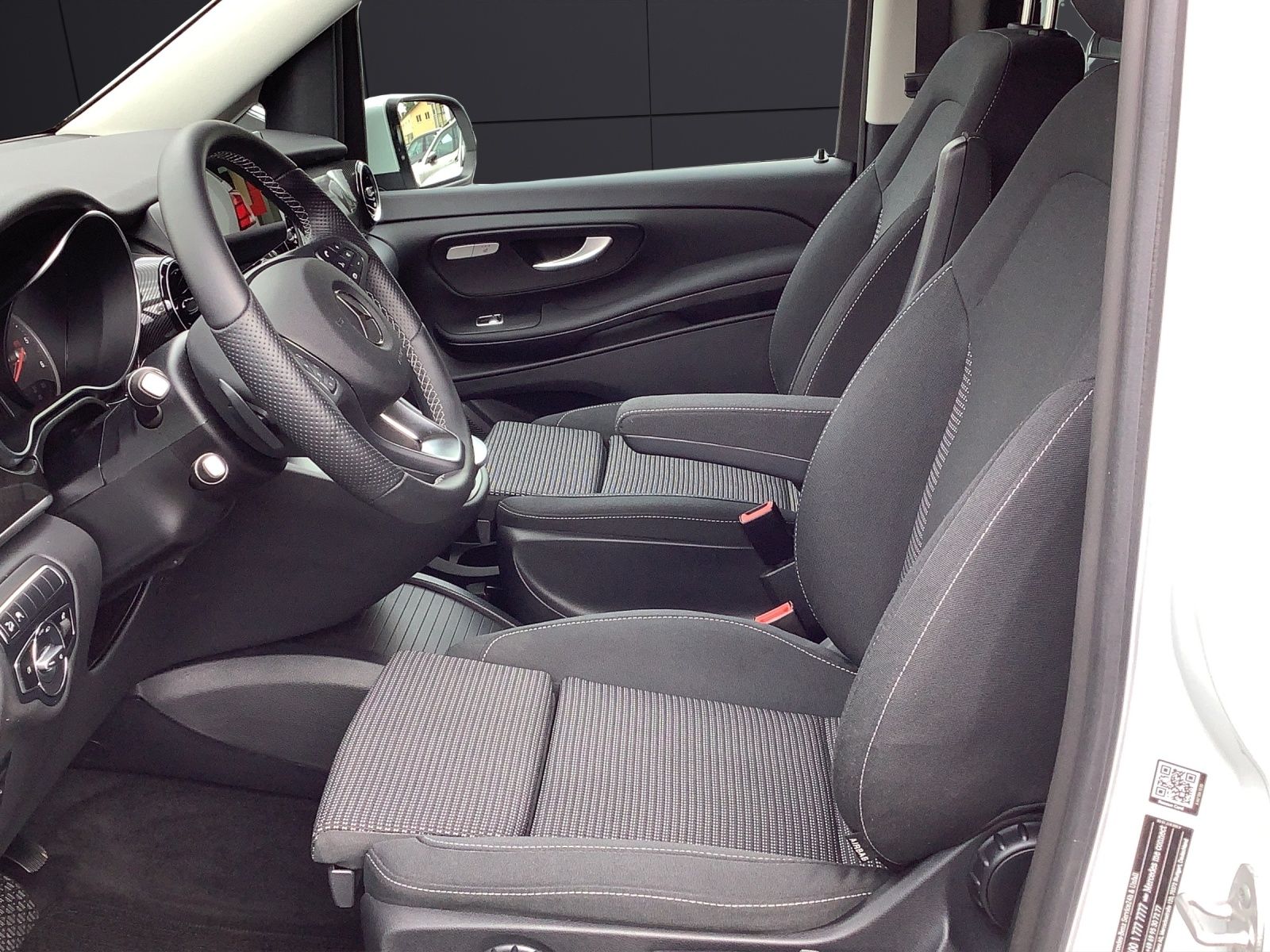 Fahrzeugabbildung Mercedes-Benz V 250 d EDITION 4M 7-Si. LED AHK NAVI MBUX