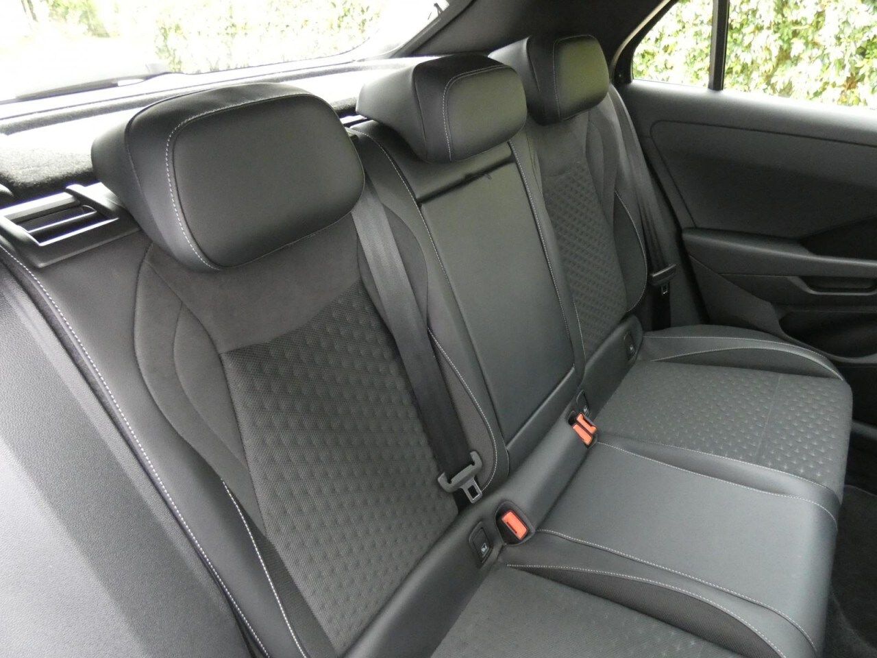 Volkswagen T-Roc R-Line T-Roc 1.5 eTSI DSG R-Line LED-Matri foto 5