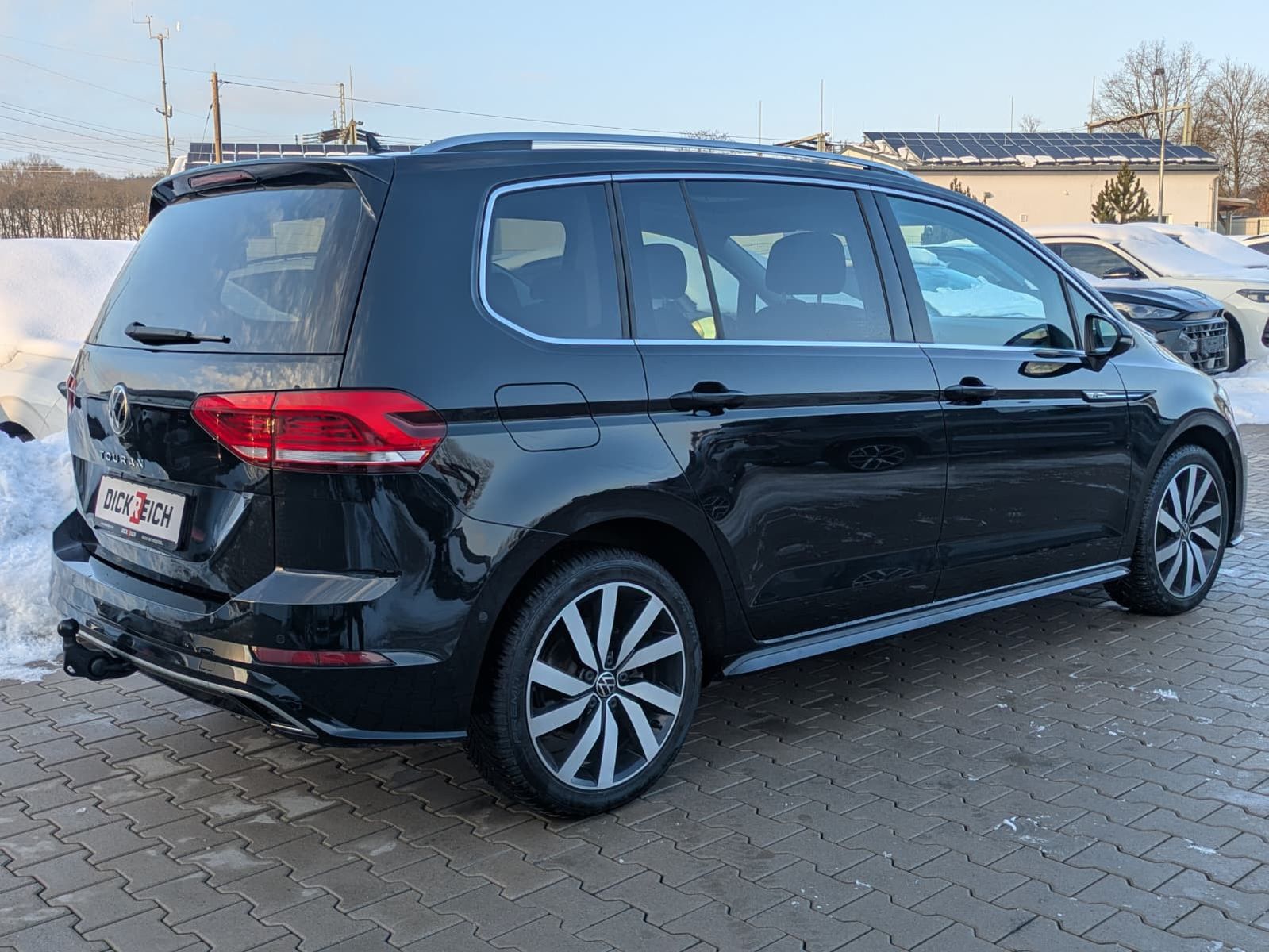 Fahrzeugabbildung Volkswagen Touran 2.0 DSG R-Line High. Pano 7-Si IQ.Dri AHK