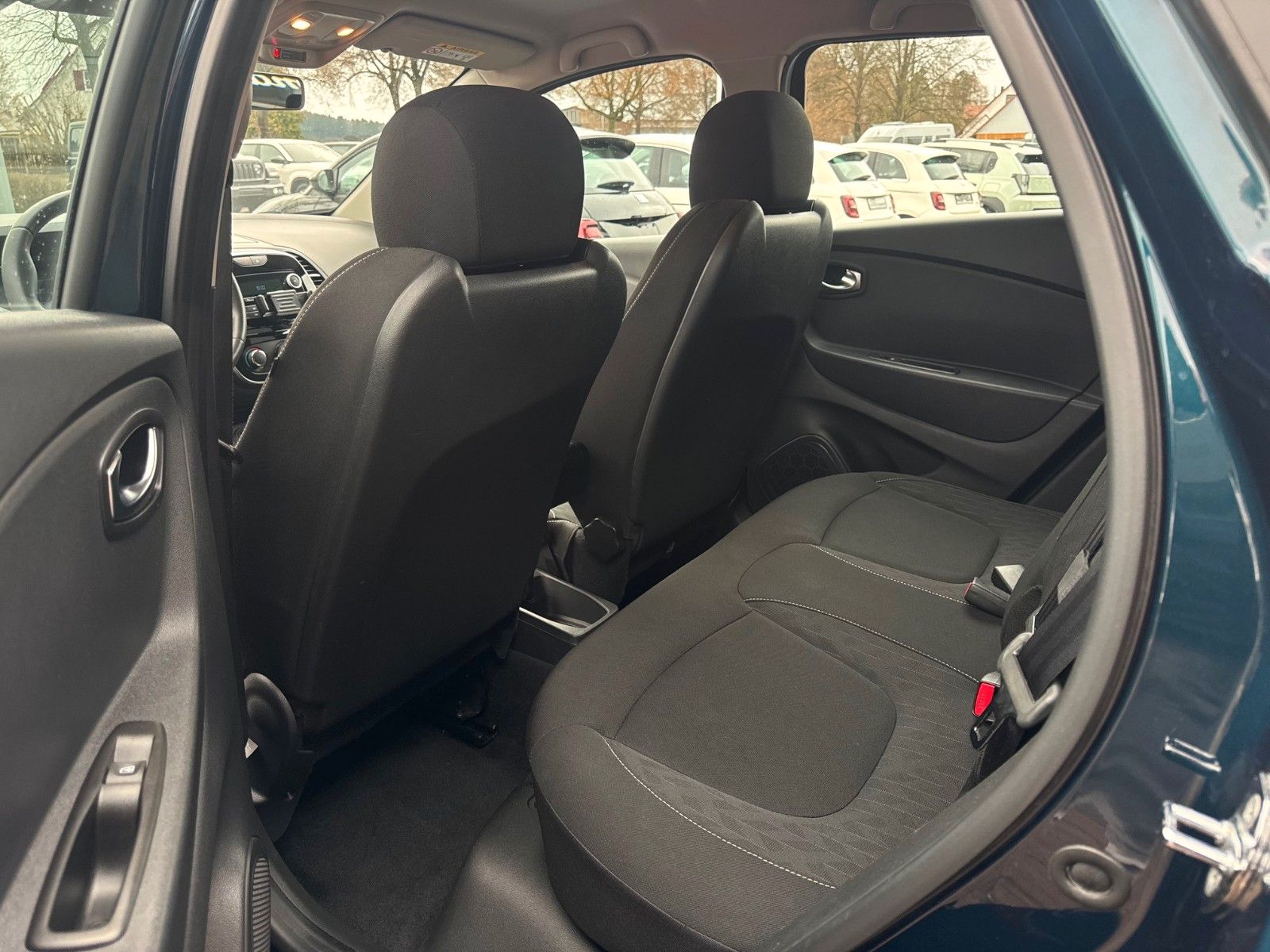 Fahrzeugabbildung Renault Captur Limited Radio Klima LED Tagfahrlicht