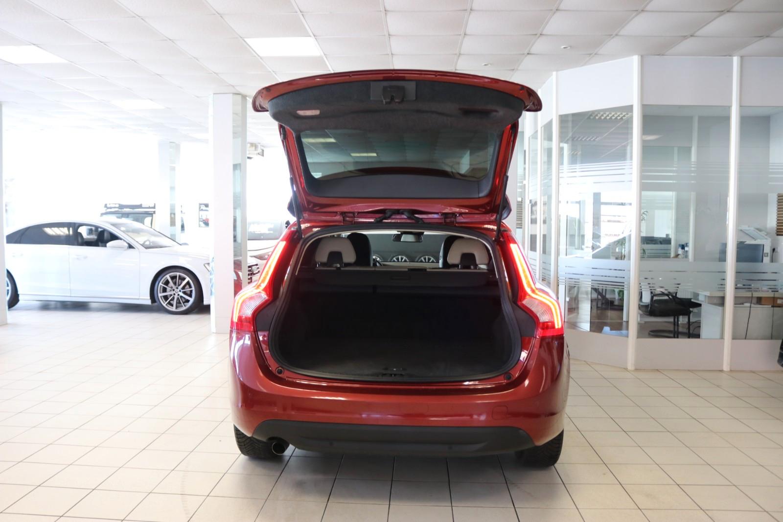 Volvo V60 2011 — photo 13