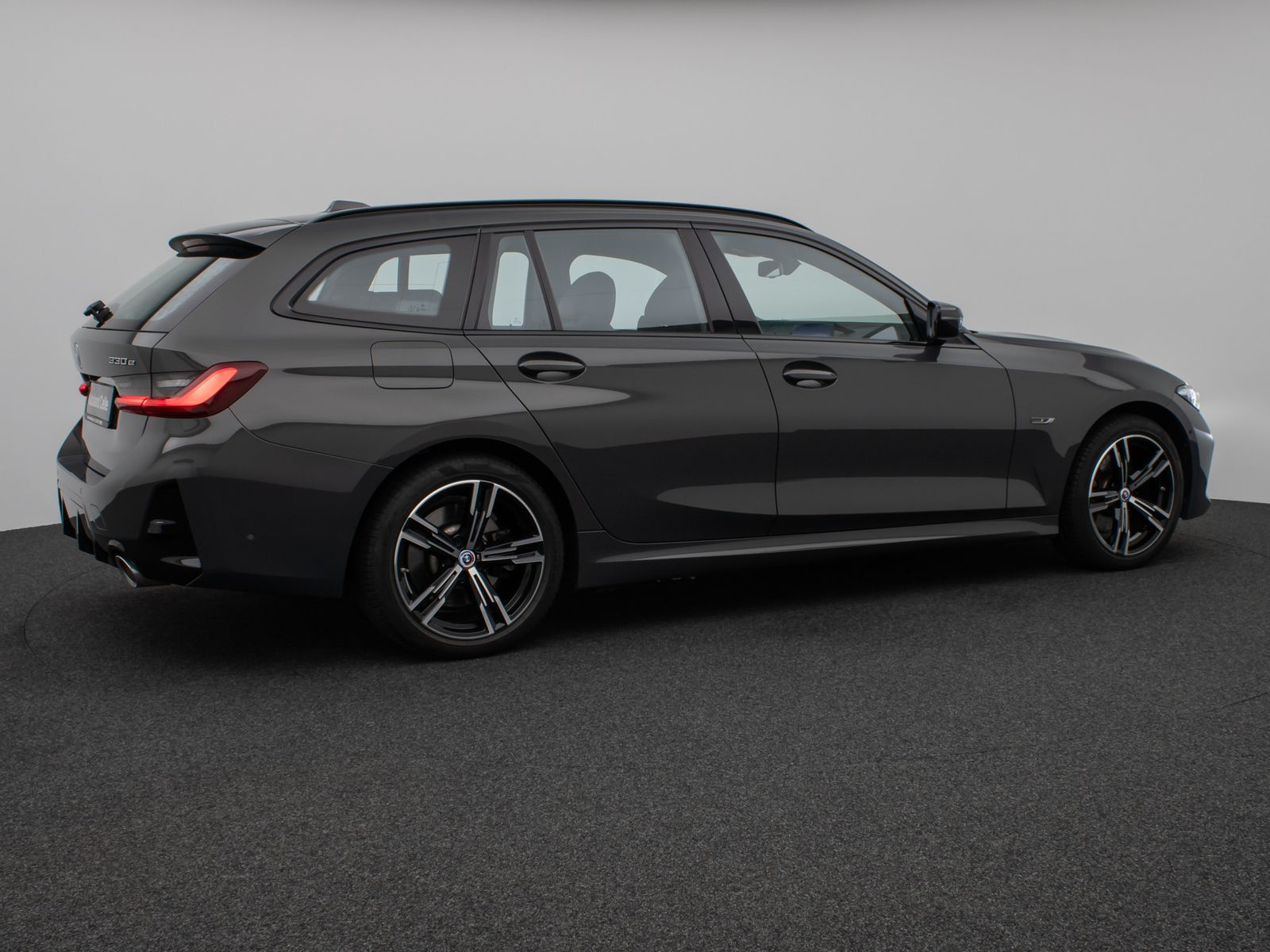 Fahrzeugabbildung BMW 330e xD M Sport Kamera DAB HiFi Komfort Panorama
