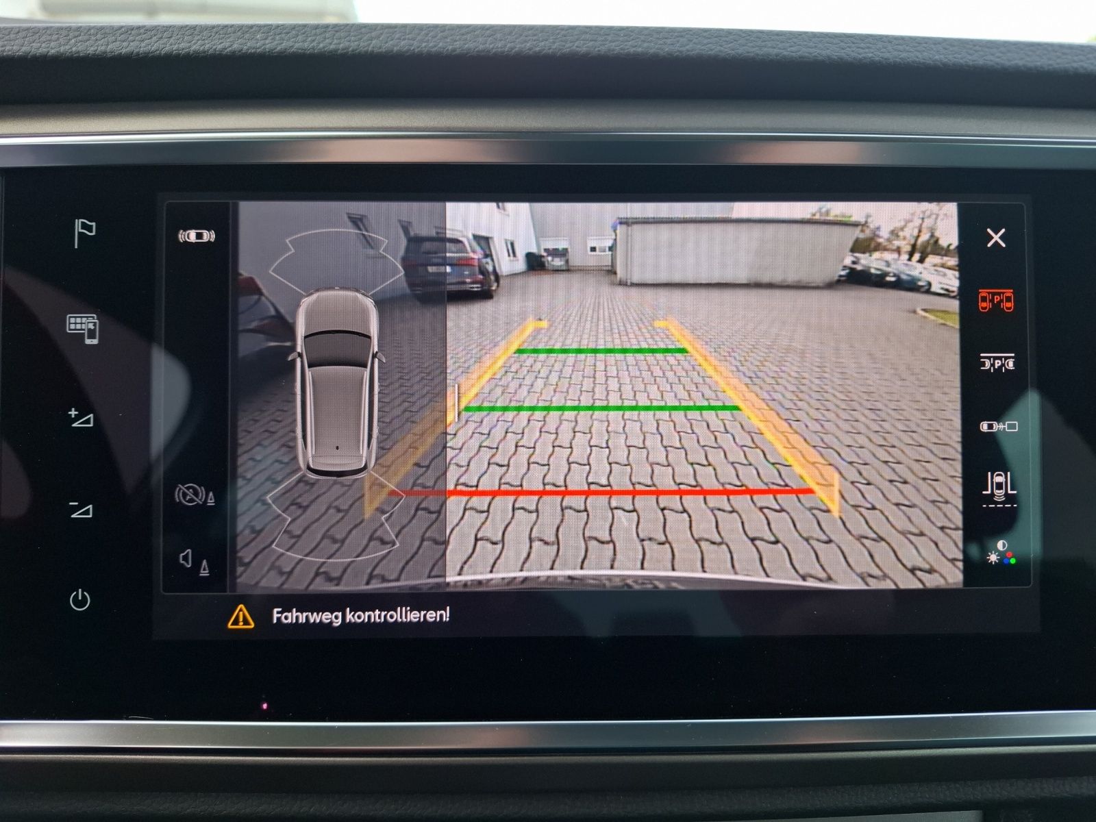 Fahrzeugabbildung SEAT Ateca TSI Xperience DSG LED Navi AID GRA RFK SH