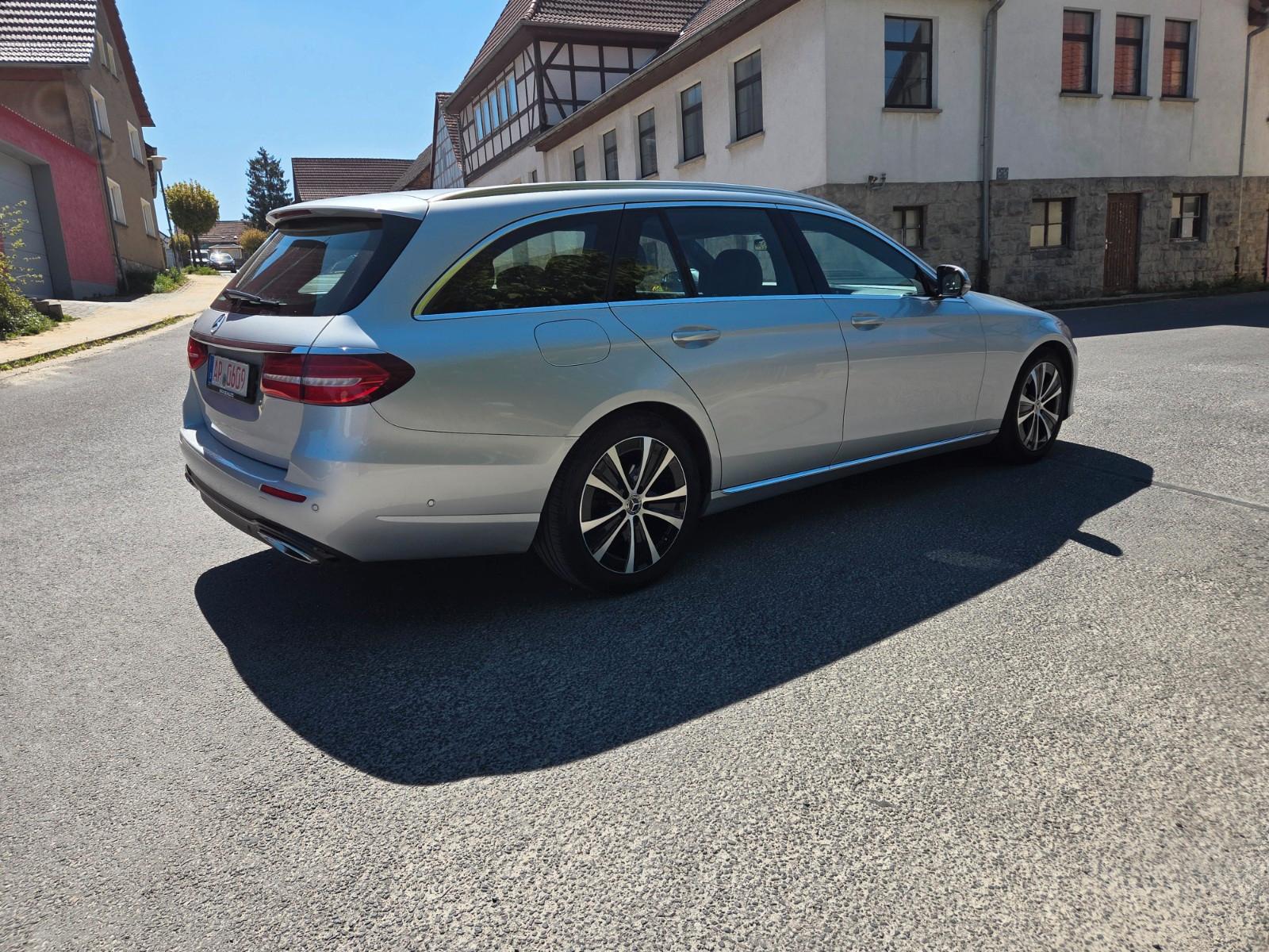 Mercedes-Benz E 220 d T Autom. NAVI TOP ZUSTAND SERVICEHEFT ME