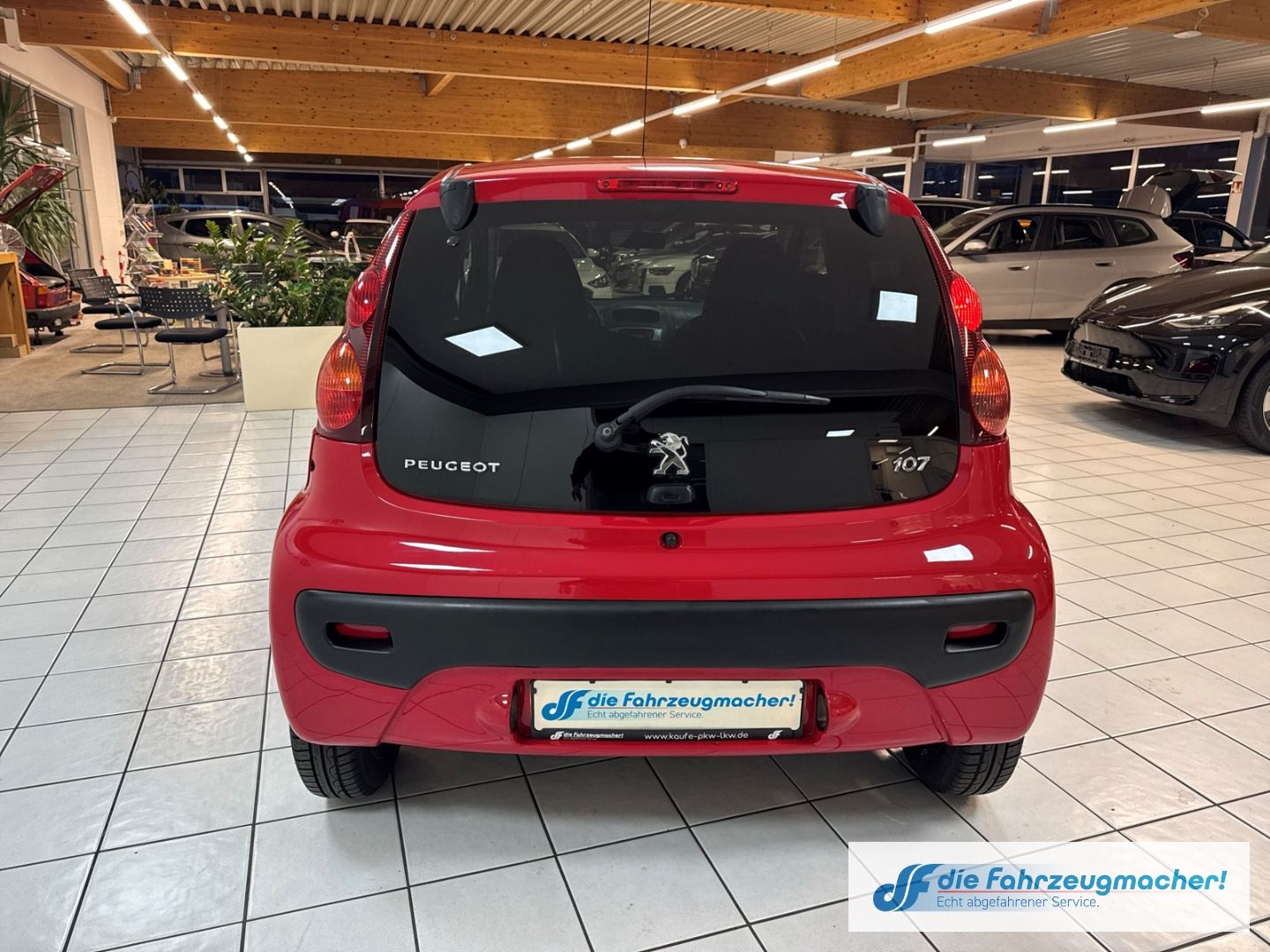 Fahrzeugabbildung Peugeot 107 Active GA Privacyverglasung teilb.Rücksb Led