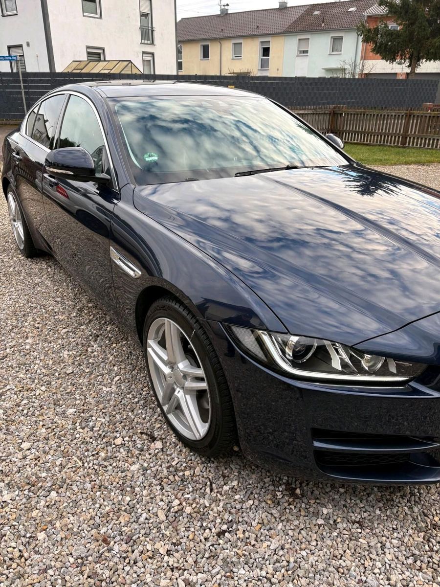 JAGUAR XE
