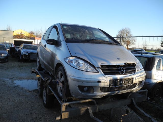 Mercedes-Benz A 180 CDI Brandschaden Motor+Getriebe ok!