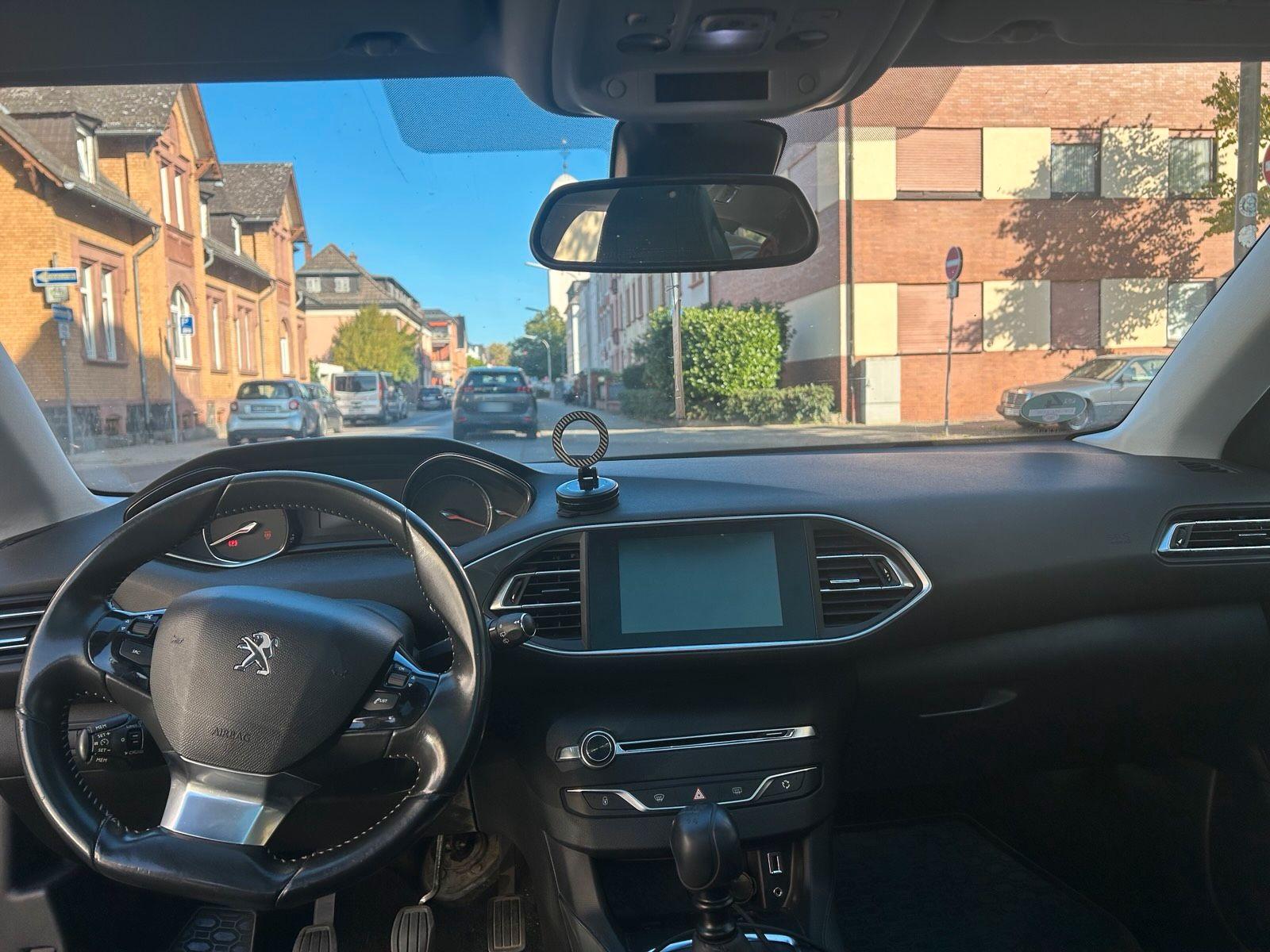 Peugeot 308 2015 — photo 8