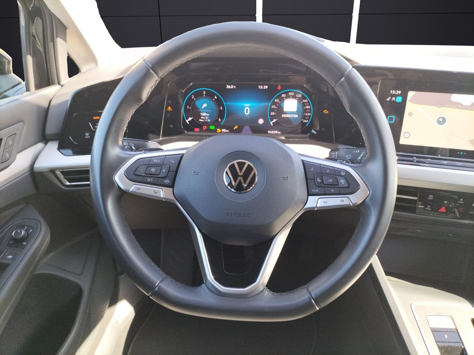 Fahrzeugabbildung Volkswagen Golf VIII Variant Life TDI DSG LED ACC AHK SHZ P