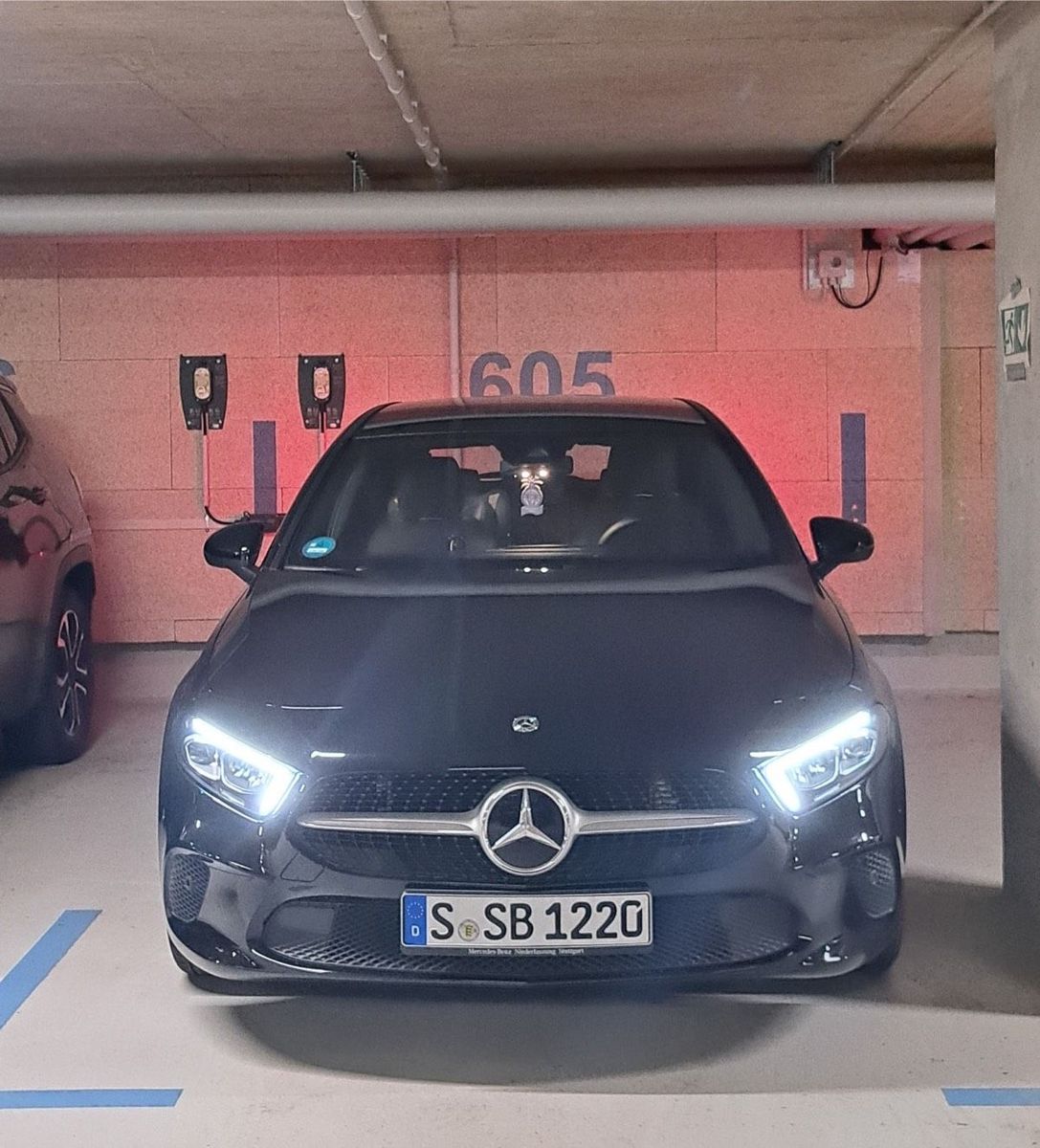 MERCEDES-BENZ Mercedes-Benz A 180 | Panorama-Dach