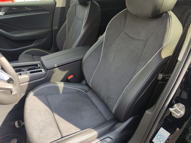 Fahrzeugabbildung Volkswagen Passat BUSINESS 1.5 eTSI DSG AHK SHZ IQDRIVE 360