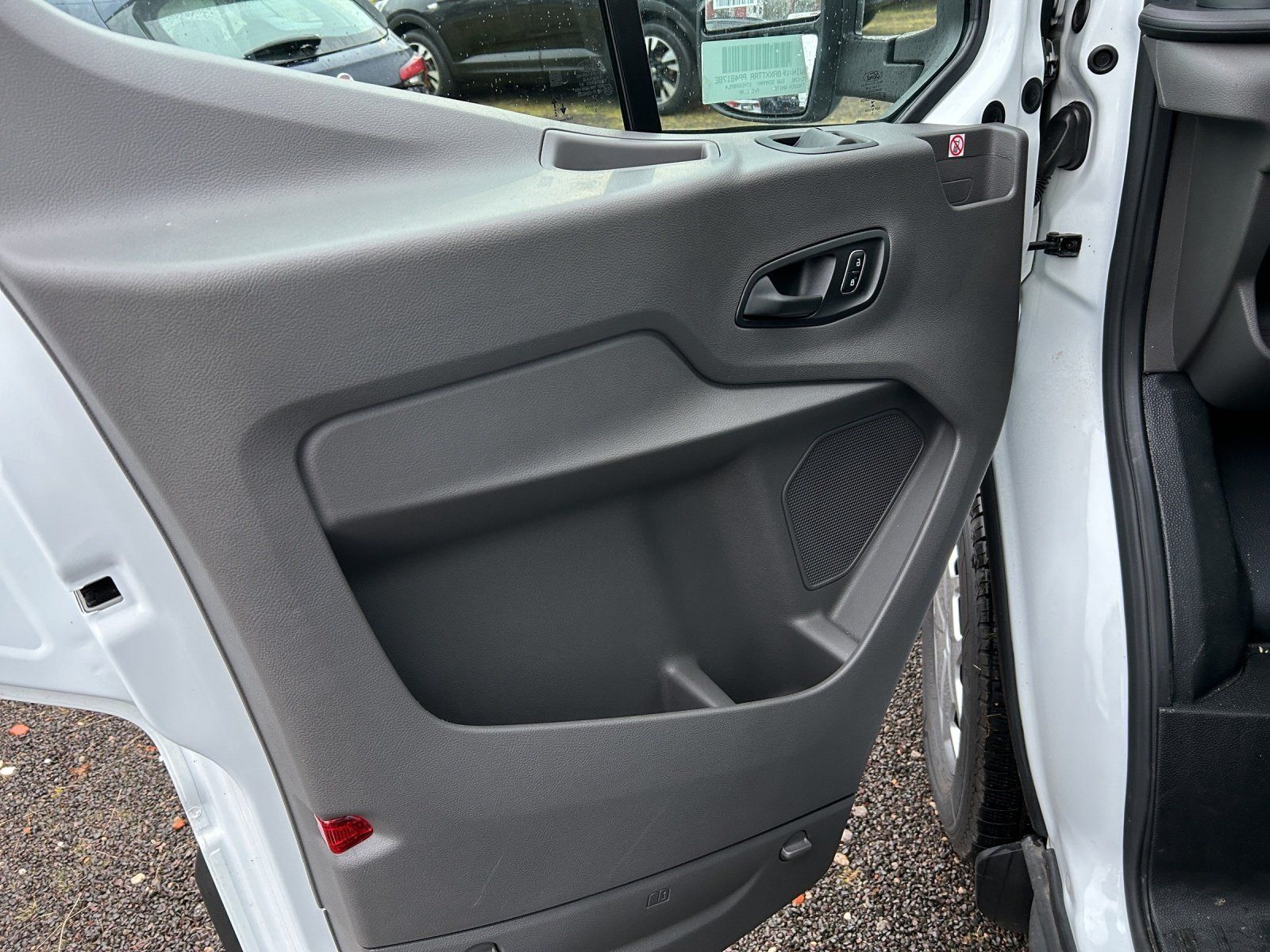 Fahrzeugabbildung Ford Transit L4 Einzelkabine Koffer GJR Ladebordwand
