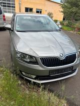Skoda Octavia 1.4 TSI Ambition Ambition - Skoda Octavia mit Benzin-Antrieb: Limousine, 1.4
