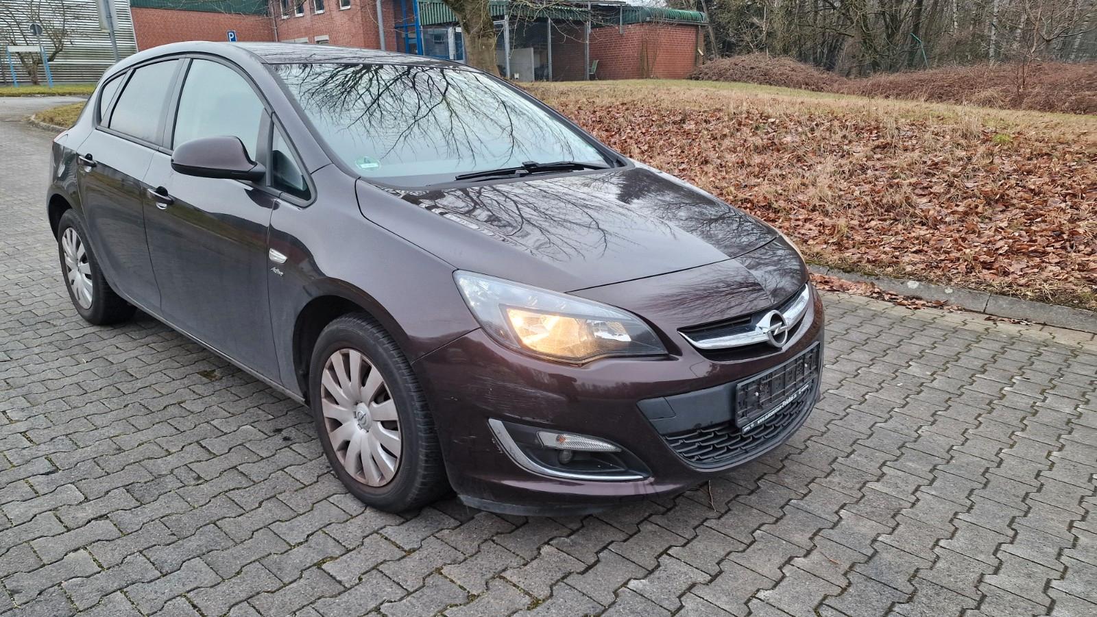 Opel Astra 1.4T 103kW Active Navigation, SHZ.