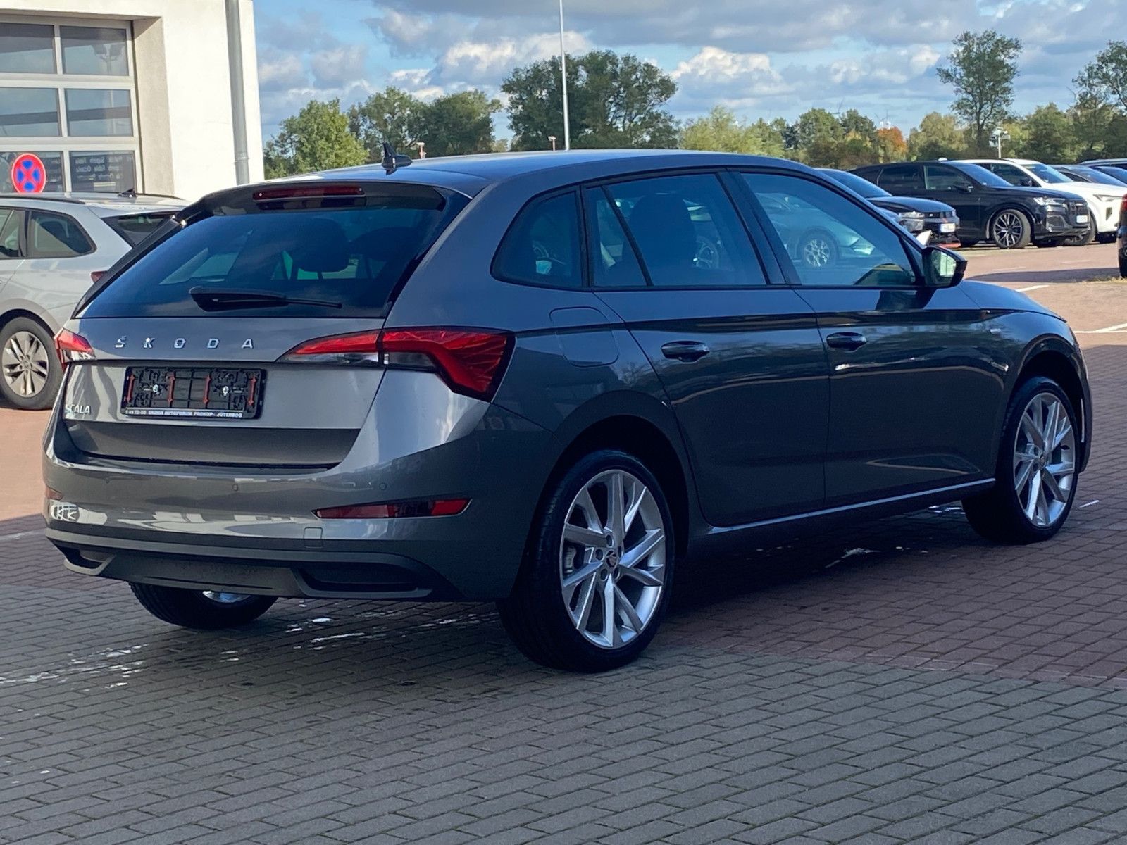 Fahrzeugabbildung SKODA Scala 1.0l TSI TOUR LED*AHK*5 JahreGarantie*GRA