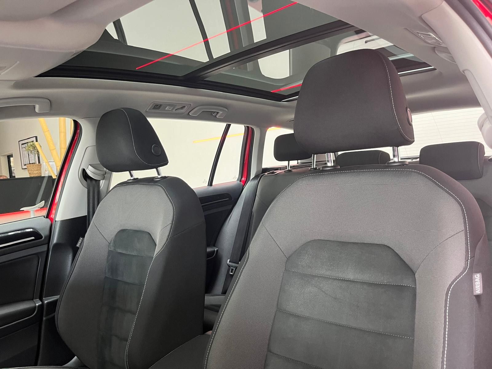 Fahrzeugabbildung Volkswagen Golf VII Variant 2.0 TDI Highline*Pano*RFK*AHK*L