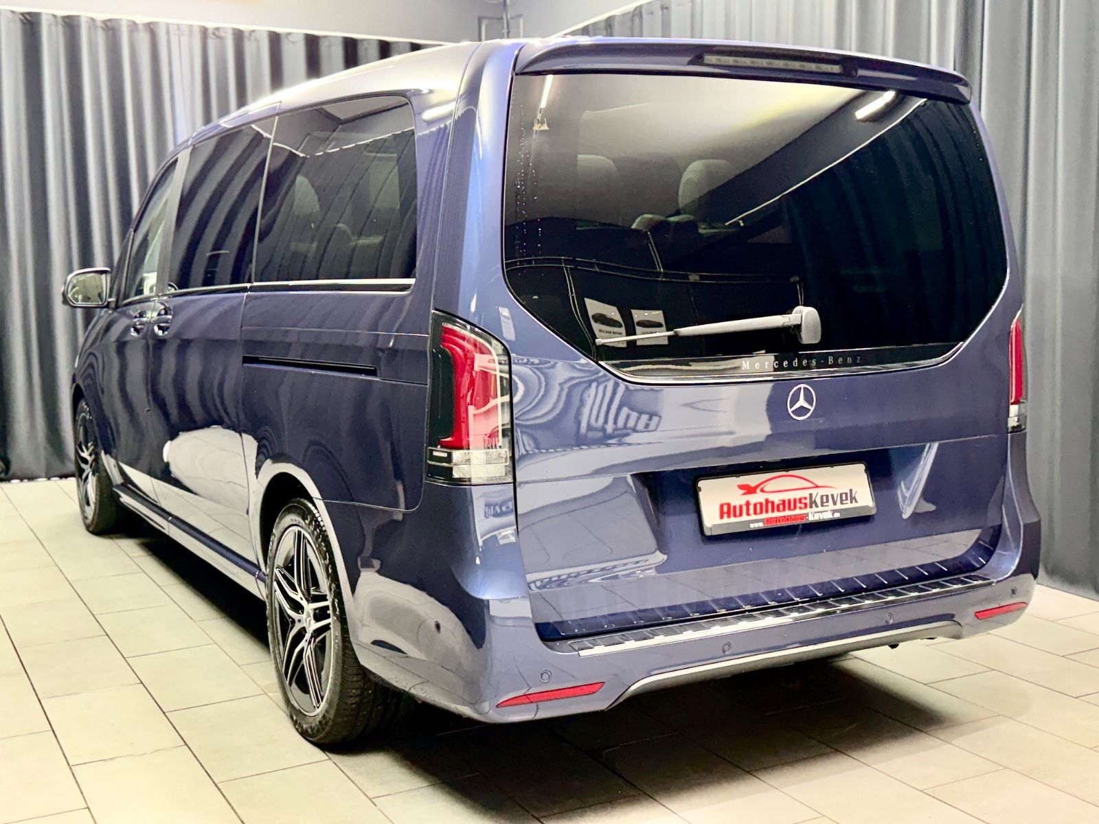 Fahrzeugabbildung Mercedes-Benz V250d lang EXCLUSIVE|AMG|BURMESTER|PANO|ACC|360°