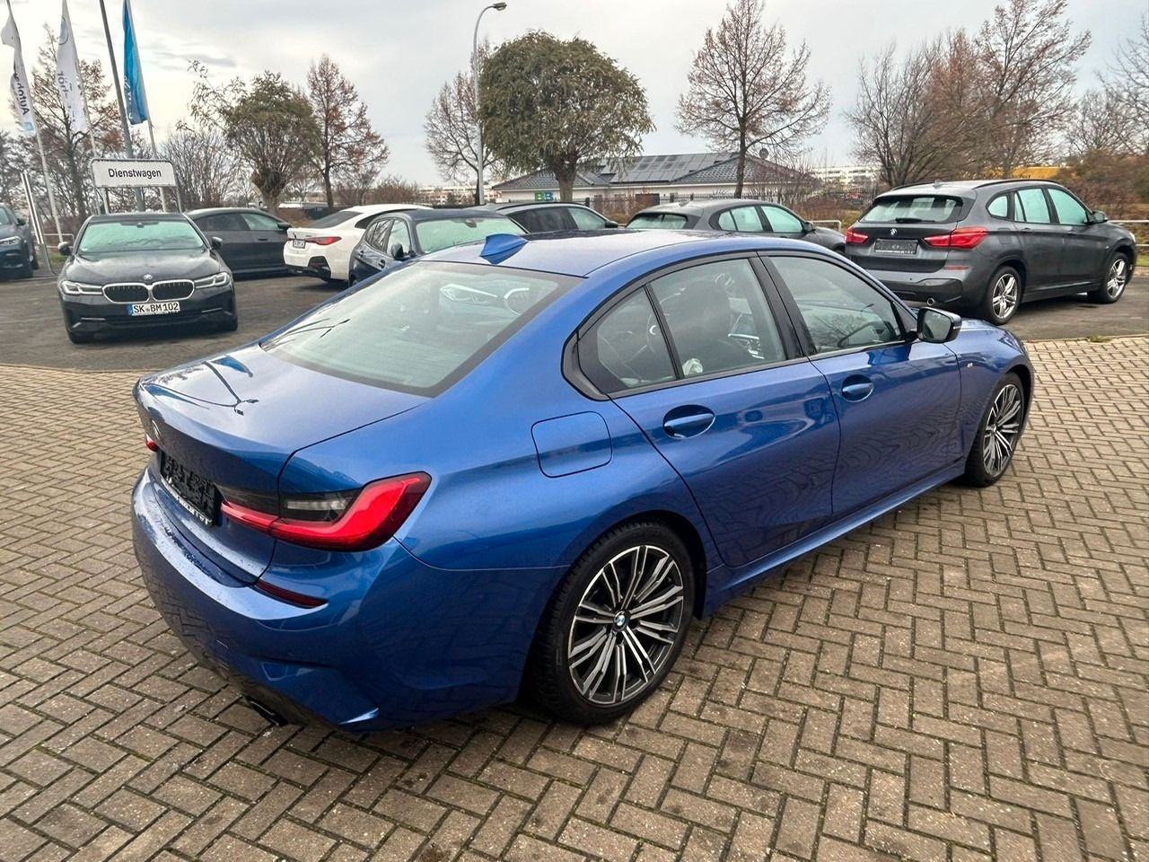 Fahrzeugabbildung BMW 320i +Head Up Display+Live Cockpit Plus+LED+