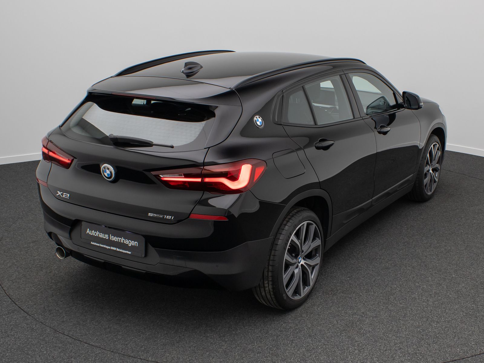 Fahrzeugabbildung BMW X2 sD18i Alarm HUD DAB Kamera HiFi Sportsitz 19"