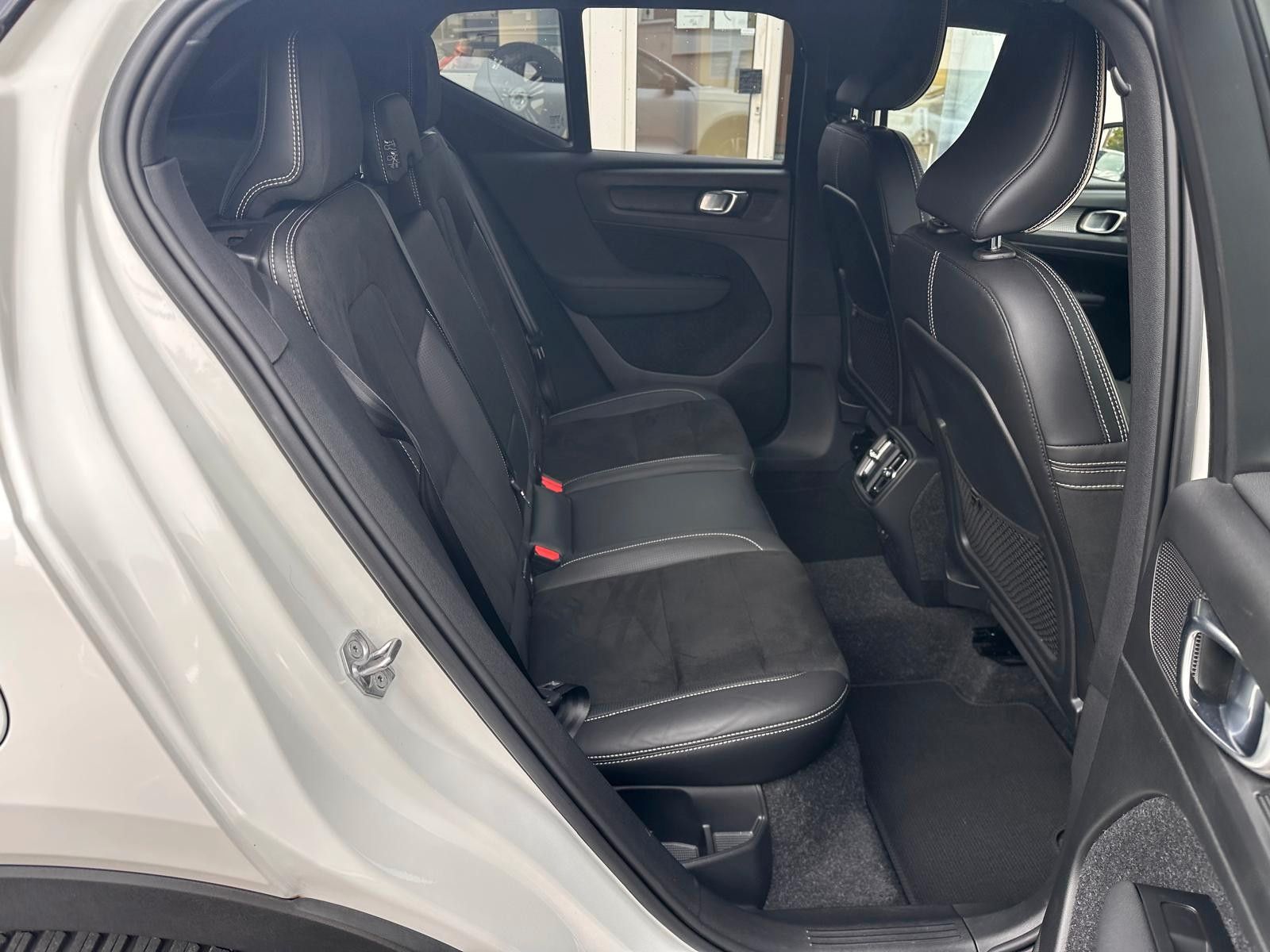 Volvo XC40 B4 R-Design AWD AHK BLIS ACC Standheiz.Kam foto 16