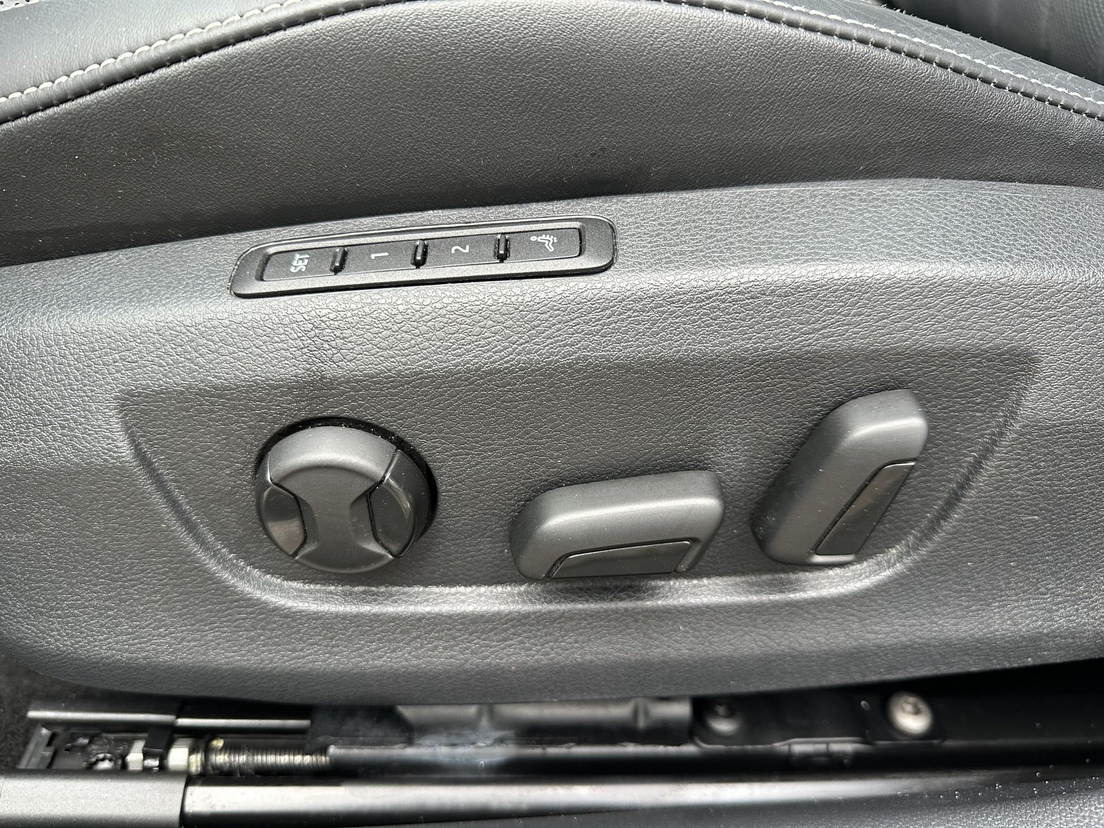 Fahrzeugabbildung SKODA Superb Combi Premium NAV+LED+PANO+360°+AHK+DCC