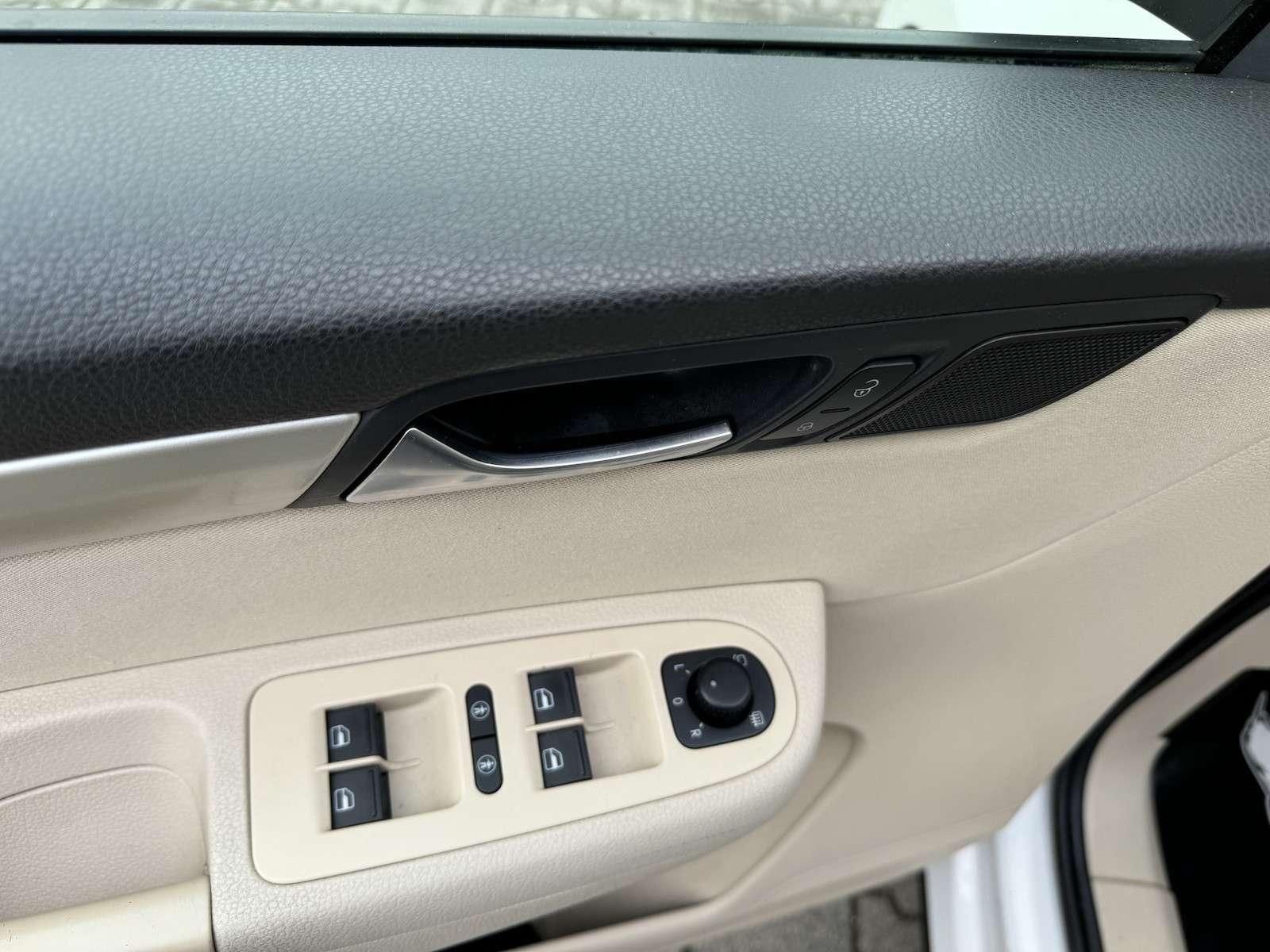 Fahrzeugabbildung SEAT Alhambra 7 Sitzer/Xenon/Navi/DAB/Pano/StandHz...