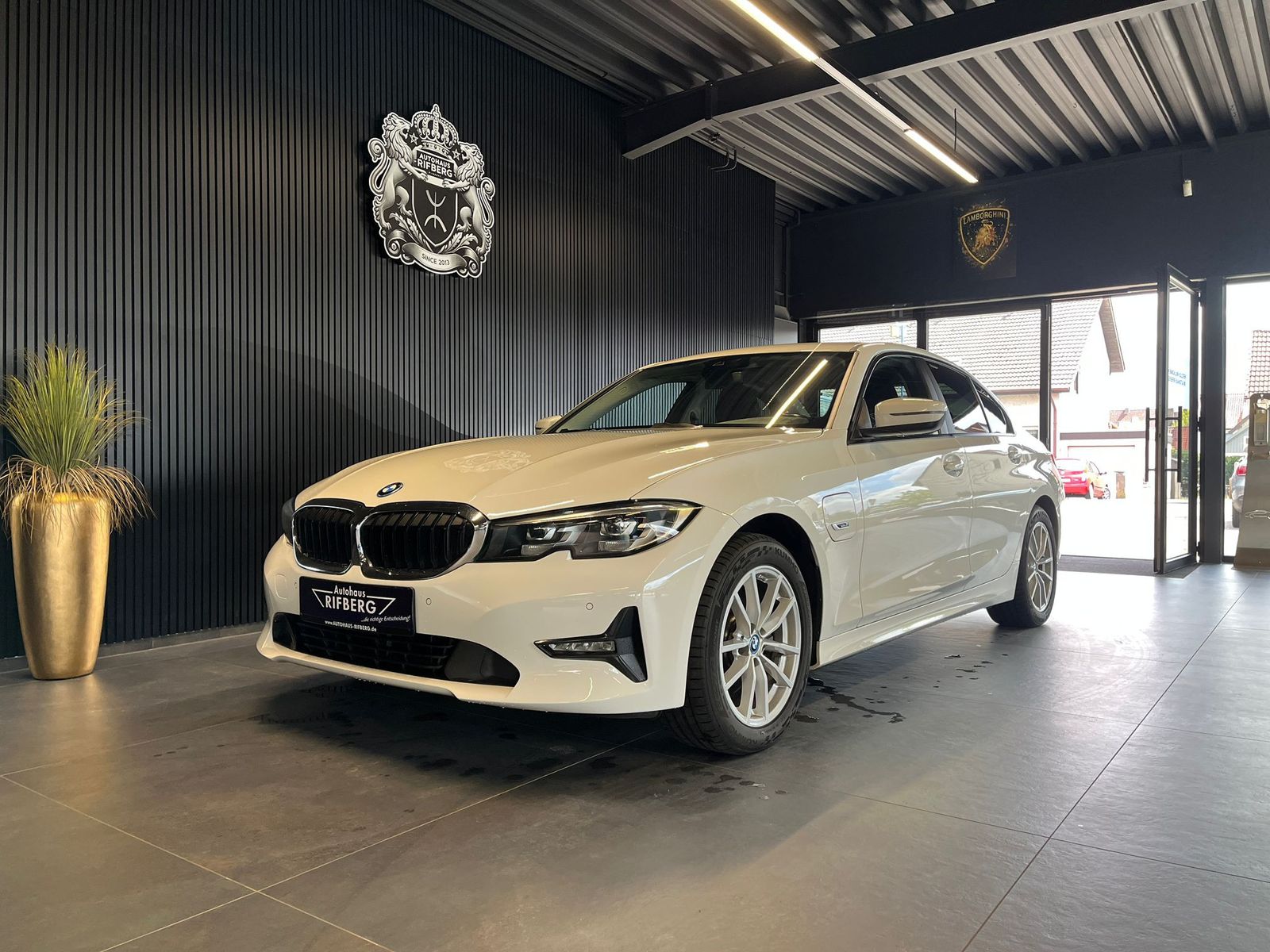 BMW 320  e LIMOUSINE AHK/LED/LIVE COCKPIT/LED/PDC 