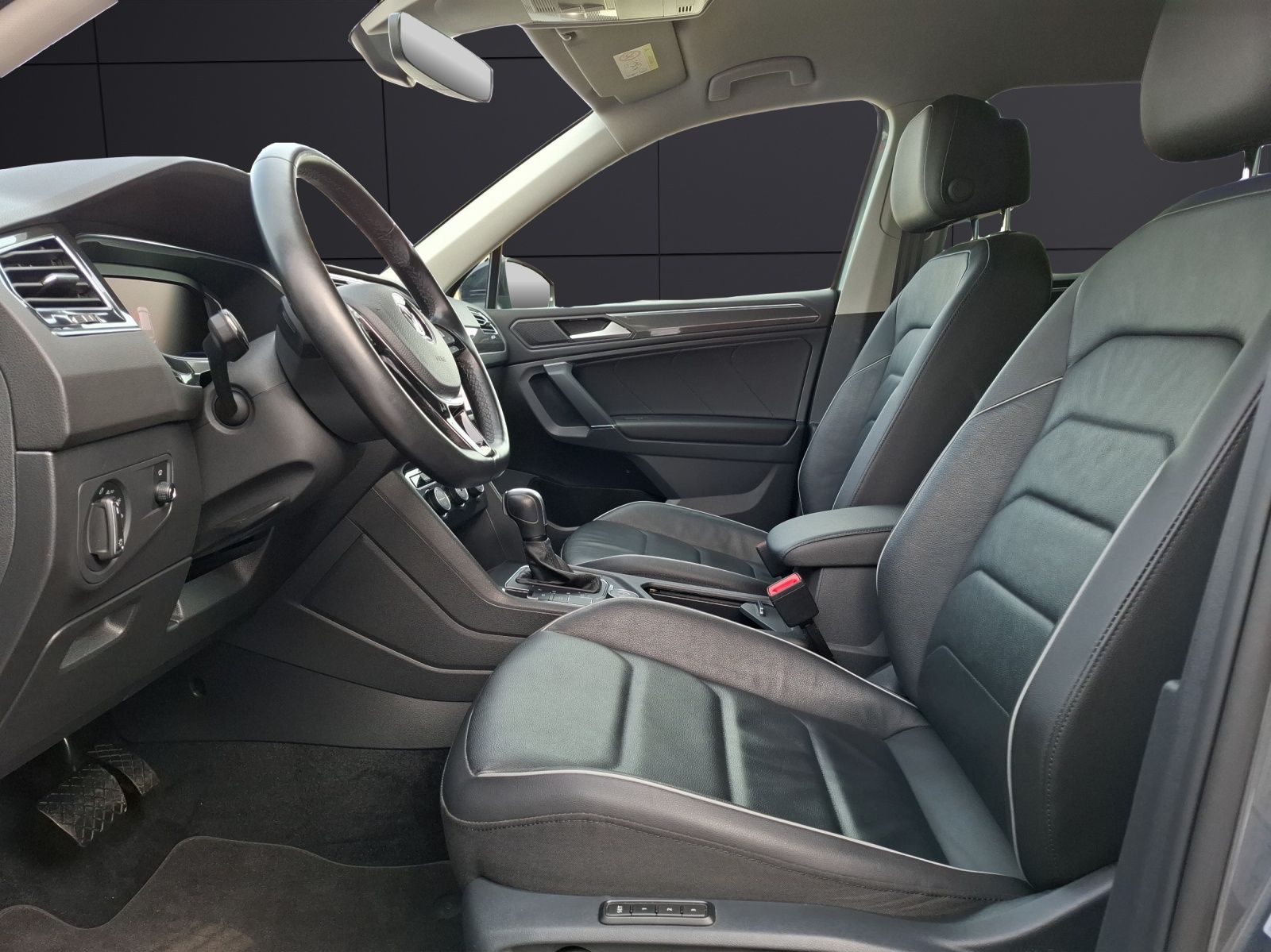 Fahrzeugabbildung Volkswagen Tiguan Allspace TDI Highline 4M DSG R-Line LED A