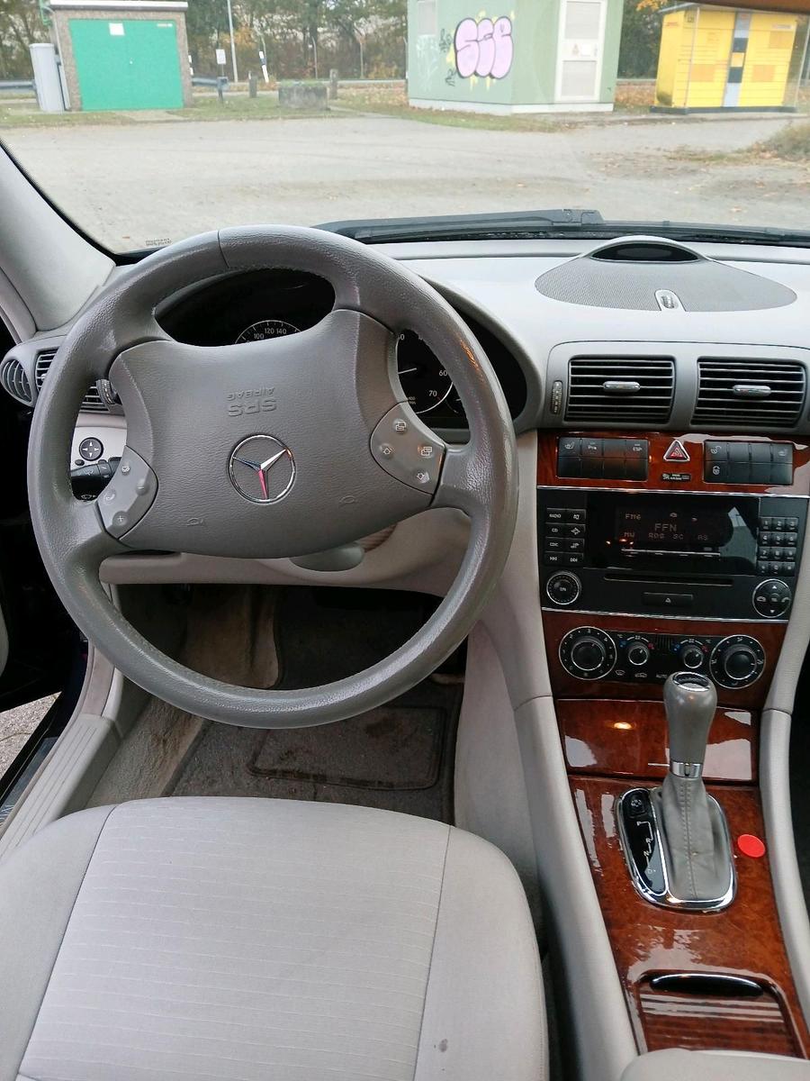 Mercedes-Benz C200 2005 — photo 9
