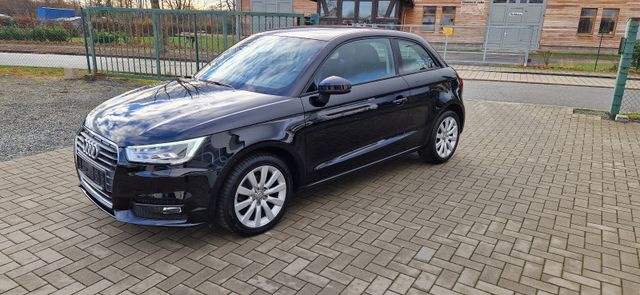 Audi A1 ultra Bi-Xenon, Navi, PDC