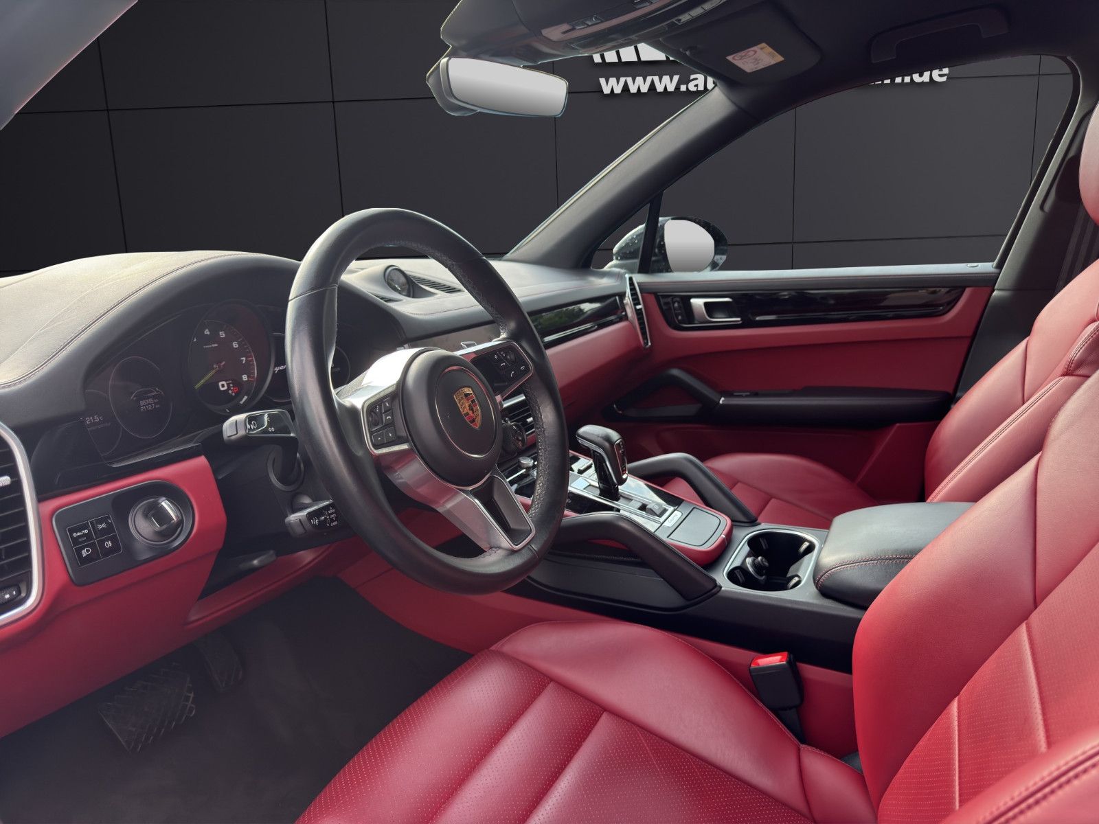 Fahrzeugabbildung Porsche Cayenne E-Hybrid*Matrix*AHK*Carplay*Bose*Head-up