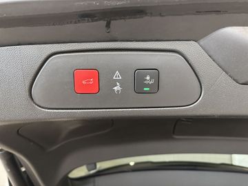 Fotografie 13 des Opel Grandland (X) Grandland X Plug-in-Hybrid 1.6 DI AT Ultimate