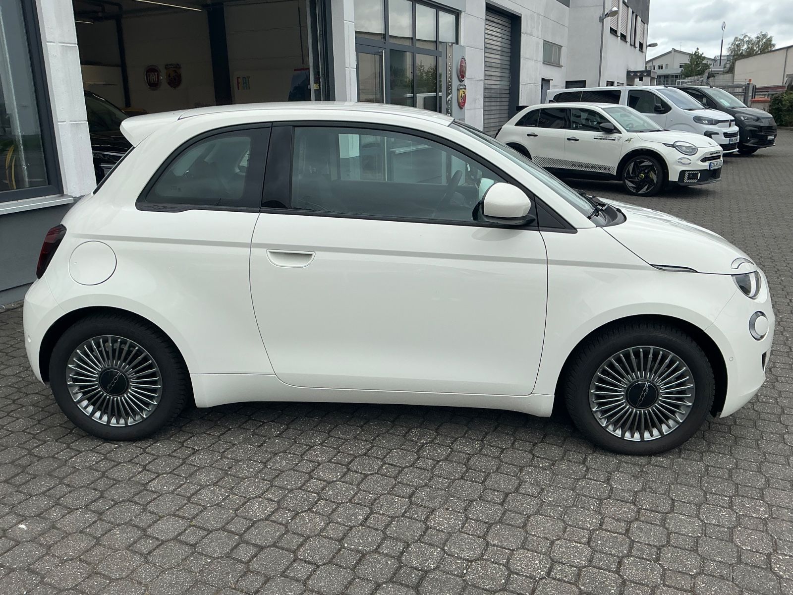 Fiat 500e Limousine 42 kWh *Komfort-Paket/16"* imagem 2