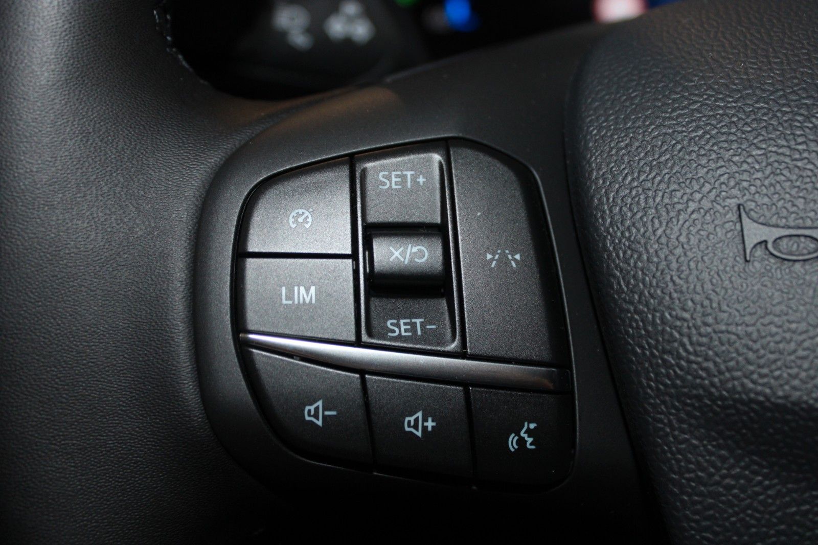 Fahrzeugabbildung Ford Tourneo Courier TREND Kamera WinterPaket2 uvm