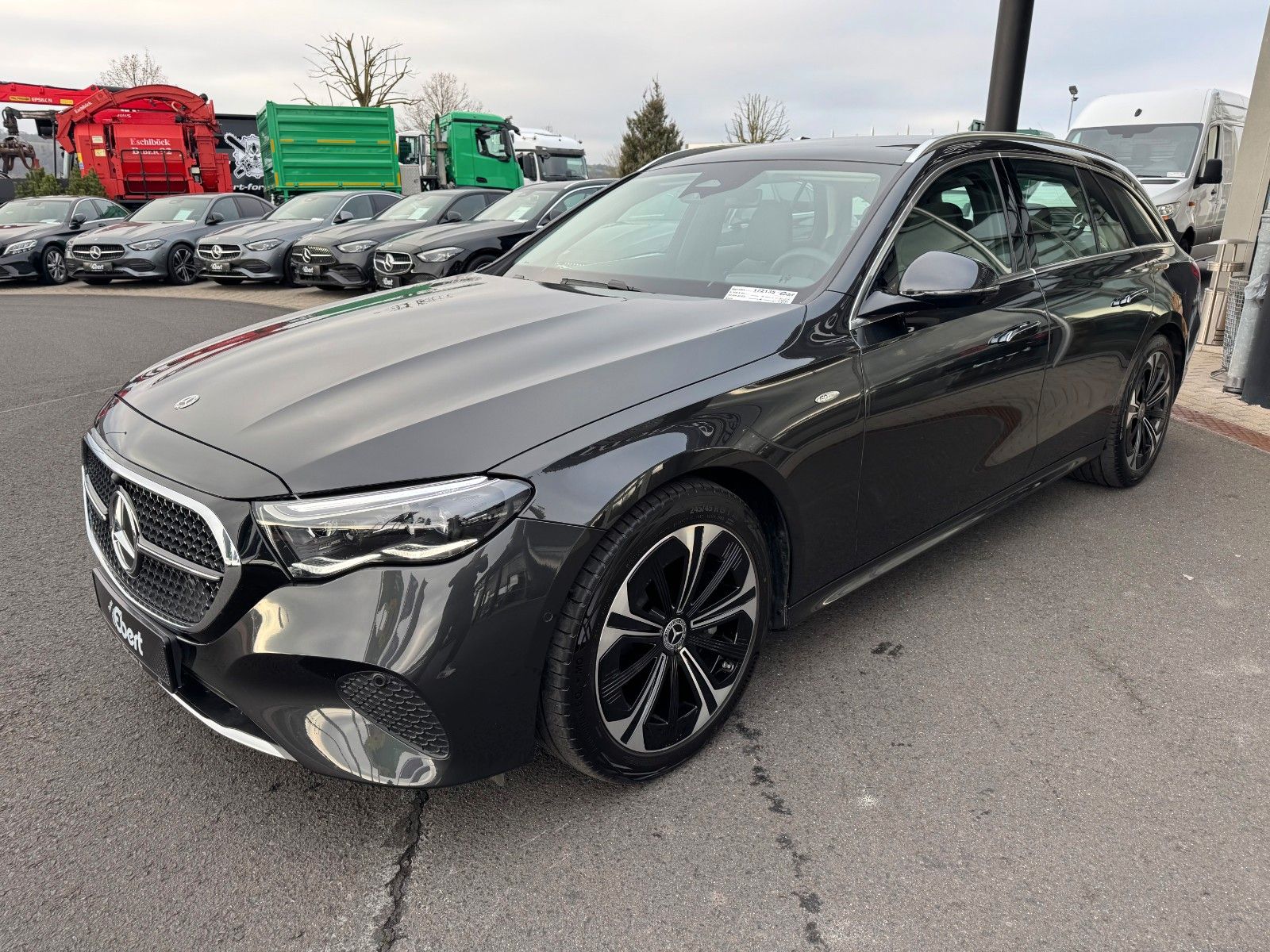 Fahrzeugabbildung Mercedes-Benz E 300de Avantgarde+Pano+AHK+DistrPro+Digital+360