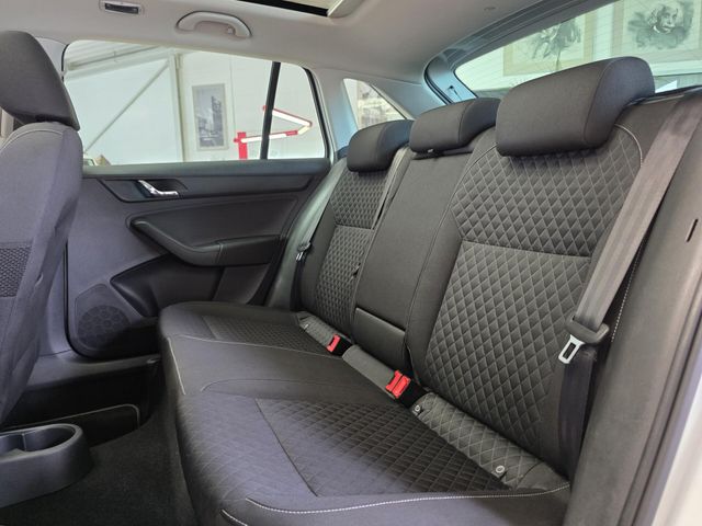 SKODA Rapid — Foto 25