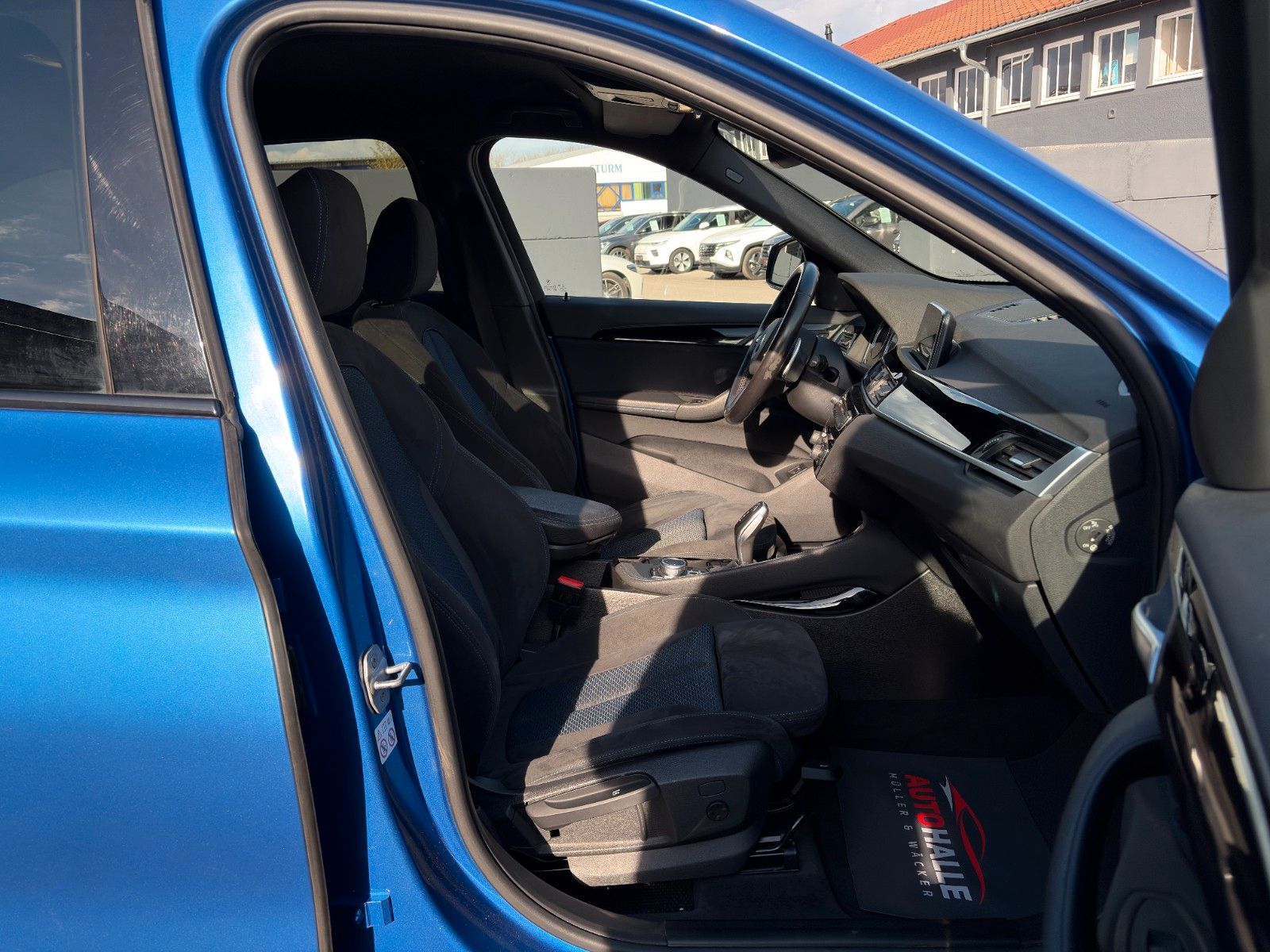 Fahrzeugabbildung BMW X1 sDrive20i M Sport Shadow LED Temp PDC