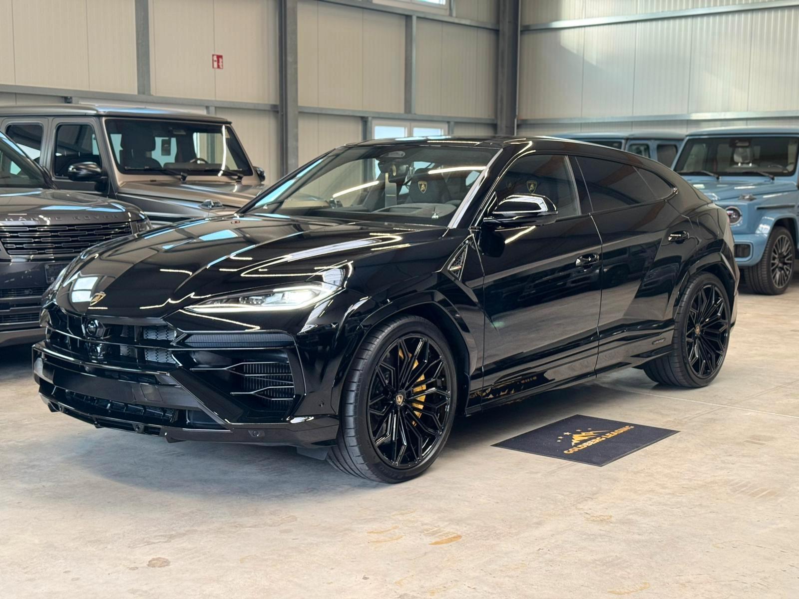 Lamborghini URUS SE B&O 3D AKRAPOVIC CARBON PANO  23` FULLY