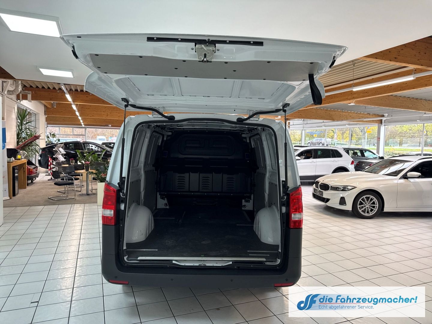 Fahrzeugabbildung Mercedes-Benz Vito Kasten 114 CDI RWD lang Navi DAB SHZ Rückfa