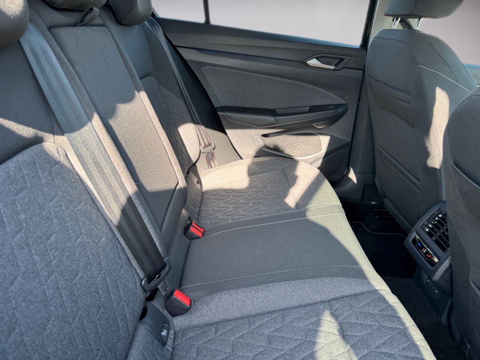 Fahrzeugabbildung Volkswagen Golf VIII Life MOVE 2.0 TDI *LED*KAMERA*ACC*AHK*